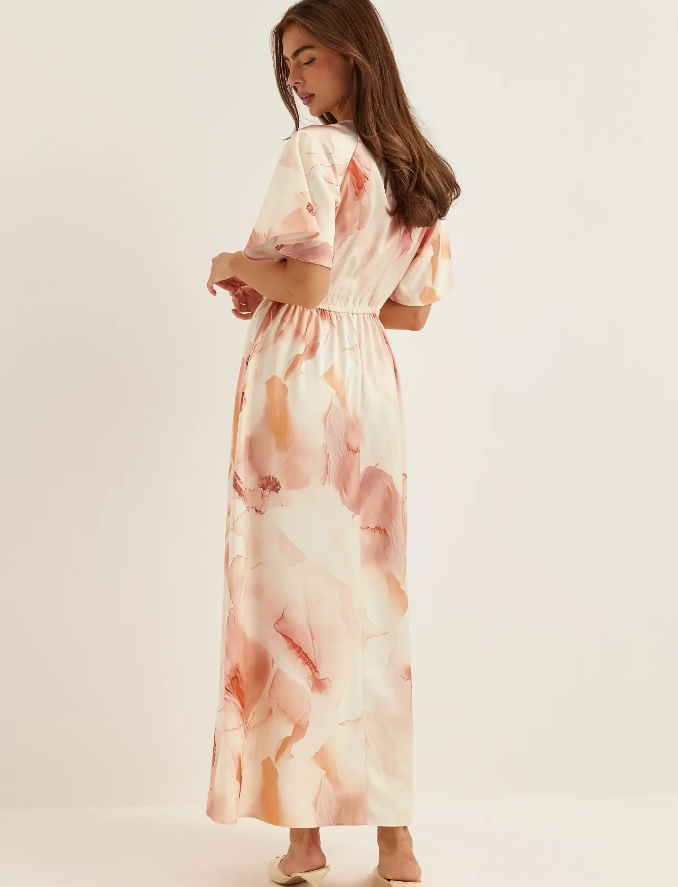 Bubbleroom - Satin Maxi Dress - kleitas ar pārlikumu - beige/patterned - 4