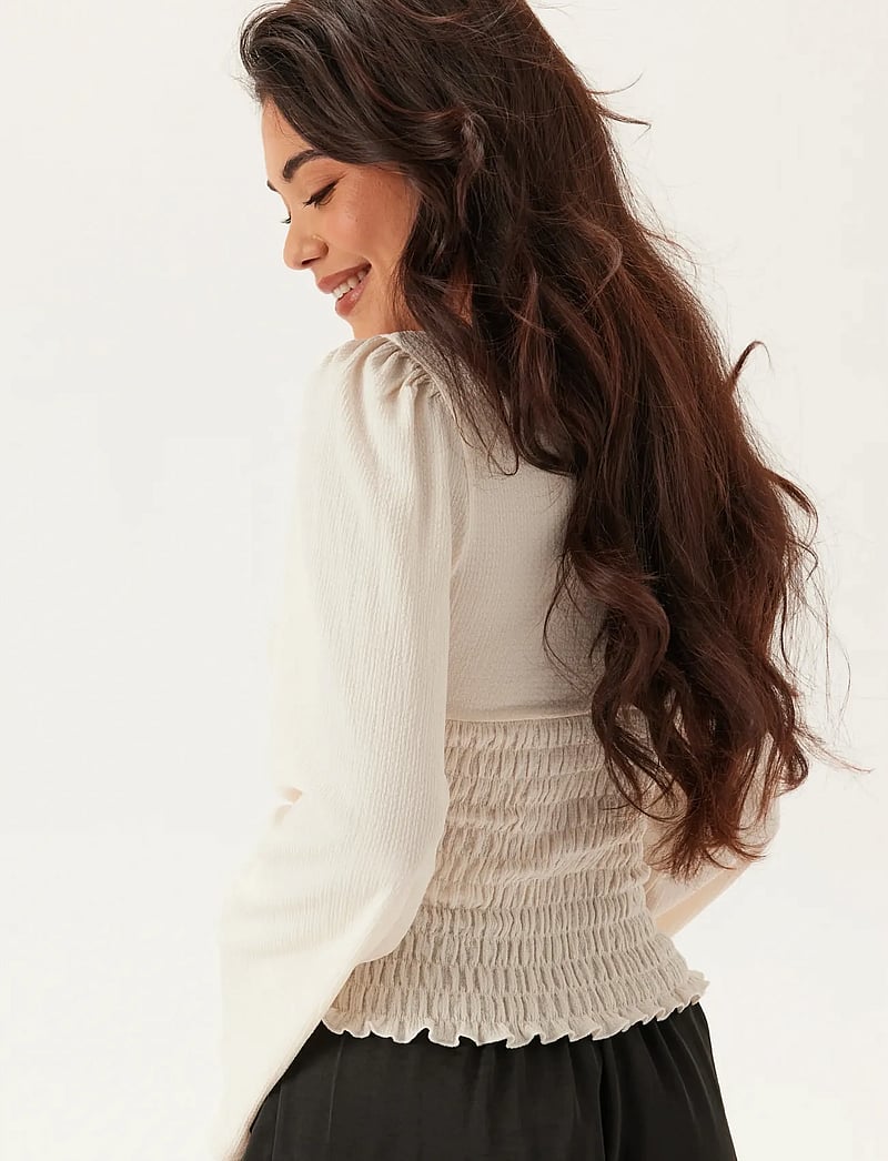 Bubbleroom - Structure Smock Top - long sleeved blouses - cream - 4