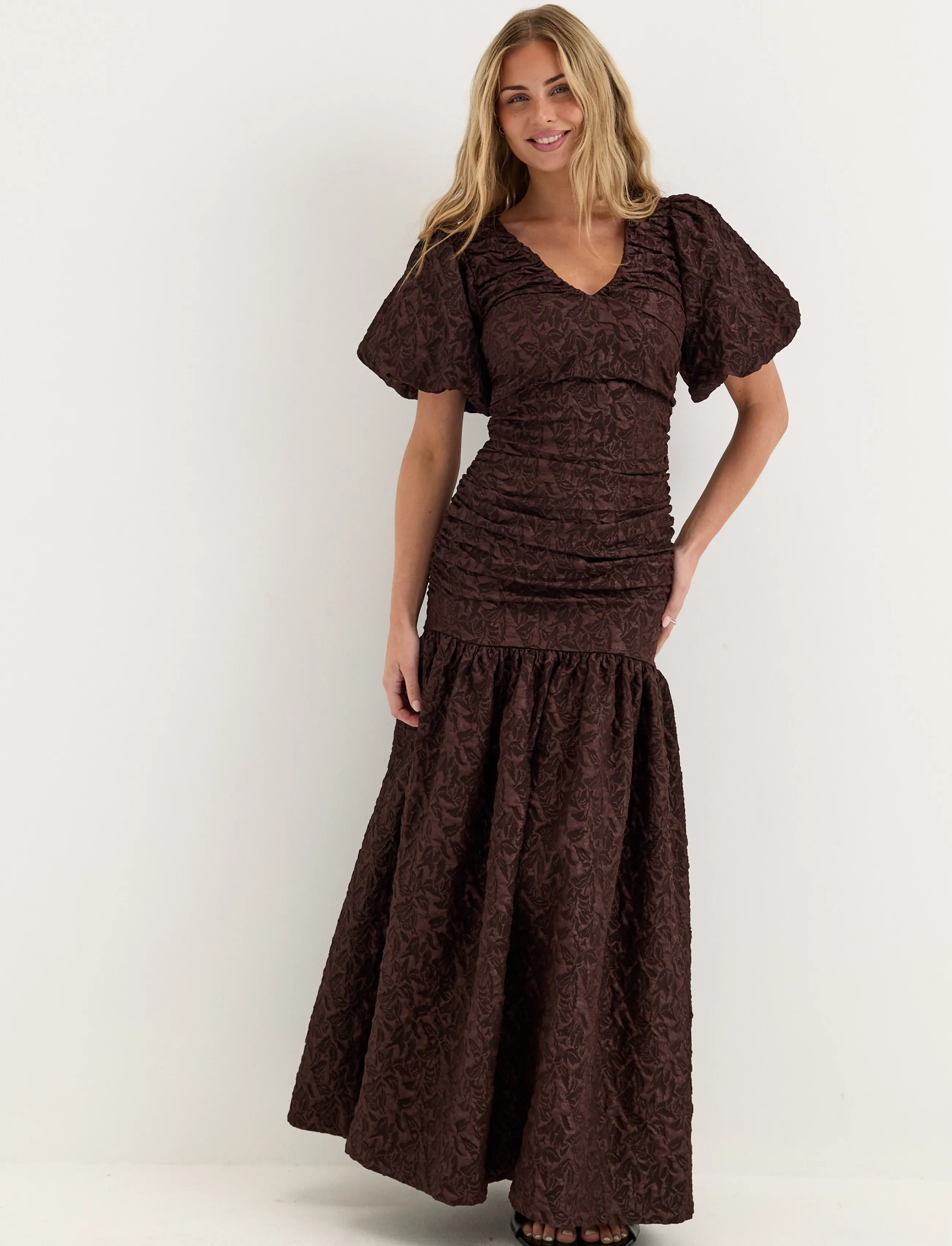 Bubbleroom Puff Sleeve V-neck Jaqcuard Gown - Riided - BROWN / brown