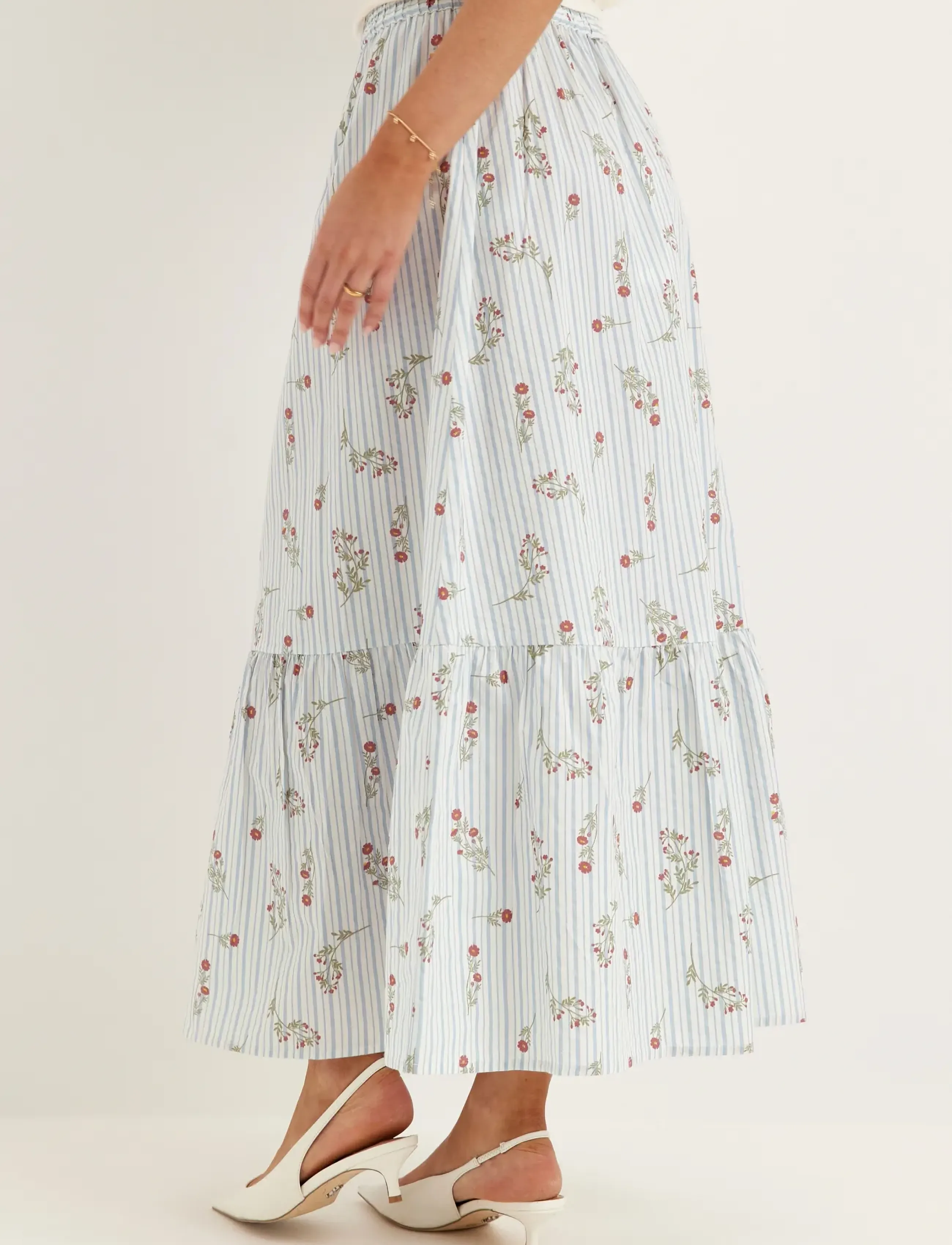 Bubbleroom Flounce Detail Cotton Skirt, Kvinder, Maxi Nederdel med Blomsterstriber og Flæse, Hvid, Str: L