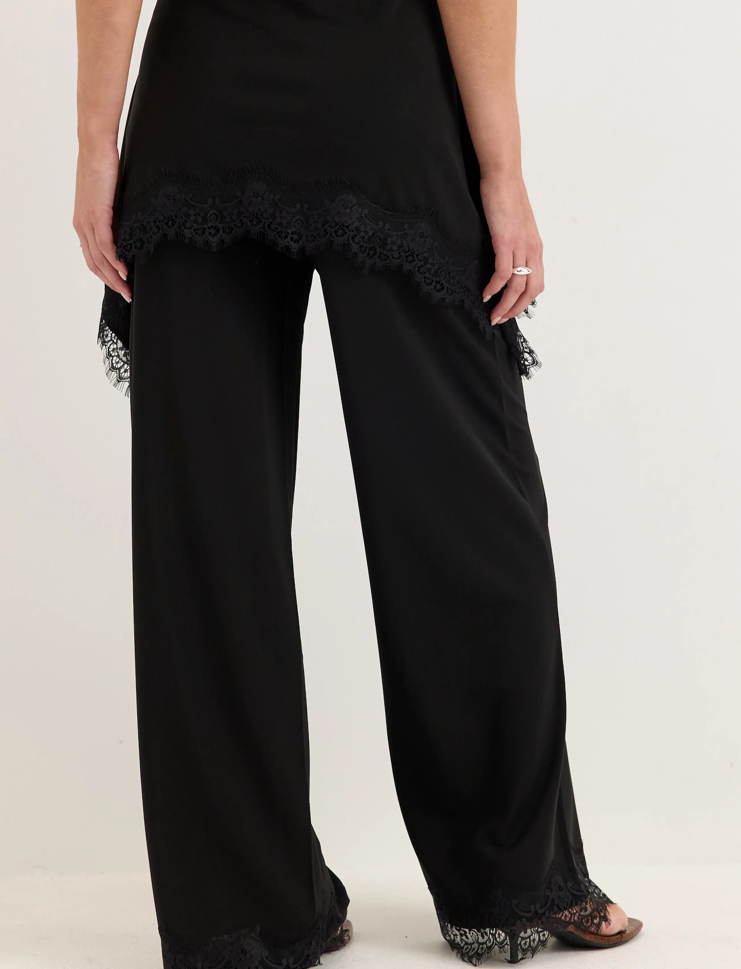Bubbleroom - Lace Detail Trousers - laia säärega püksid - black - 3