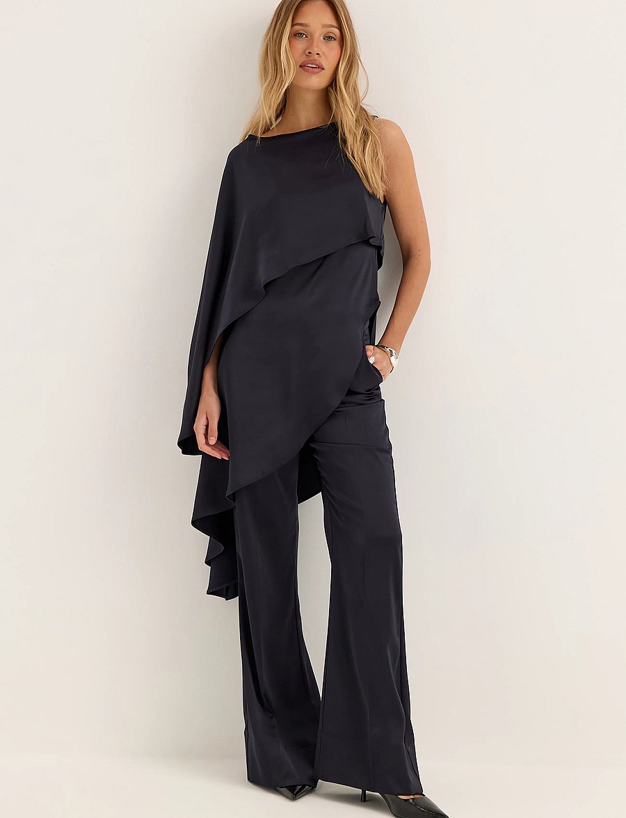 Bubbleroom - Asymmetric One Shoulder Satin Top - speciella tillfällen - navy - 4