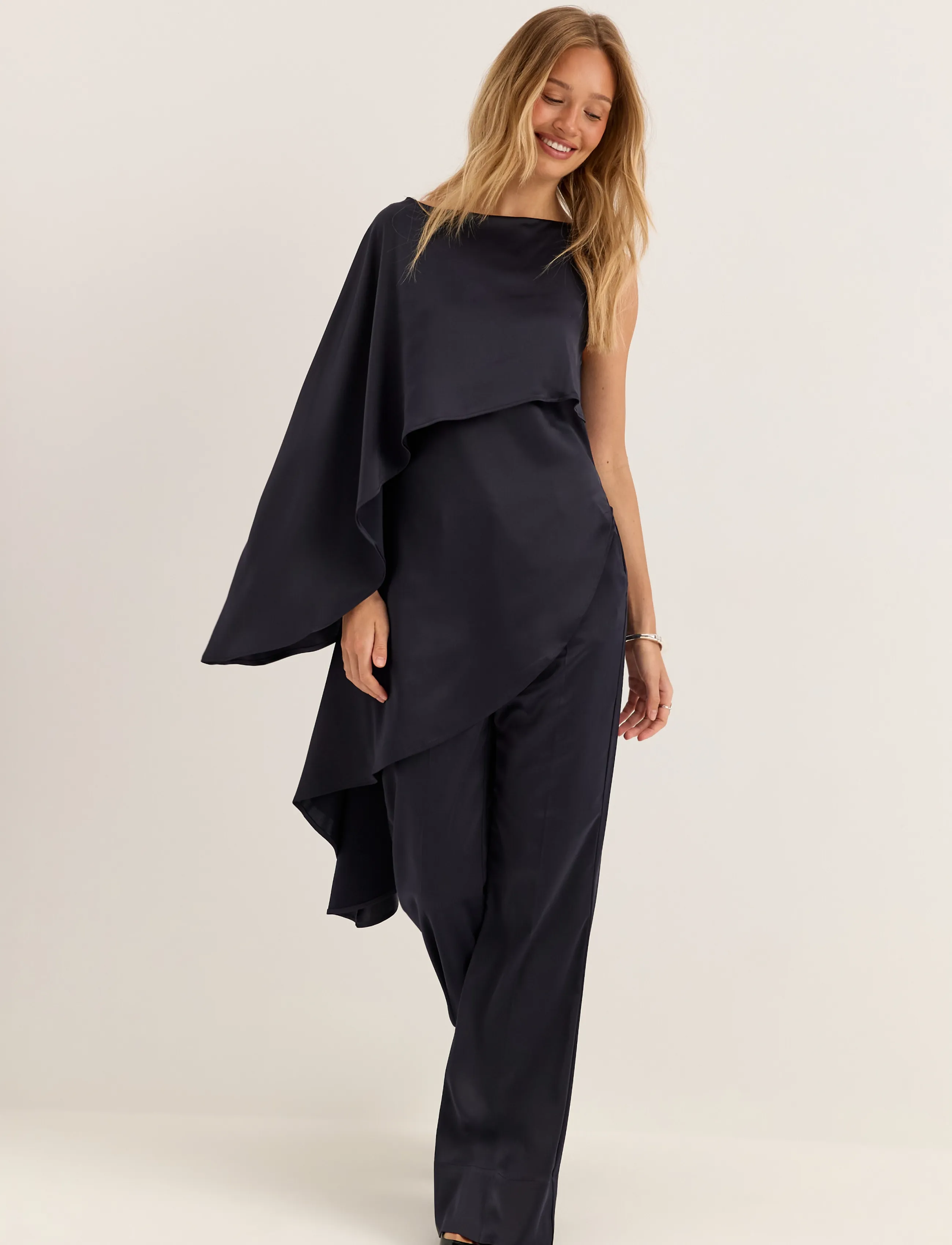 Bubbleroom - Asymmetric One Shoulder Satin Top - speciella tillfällen - navy - 5