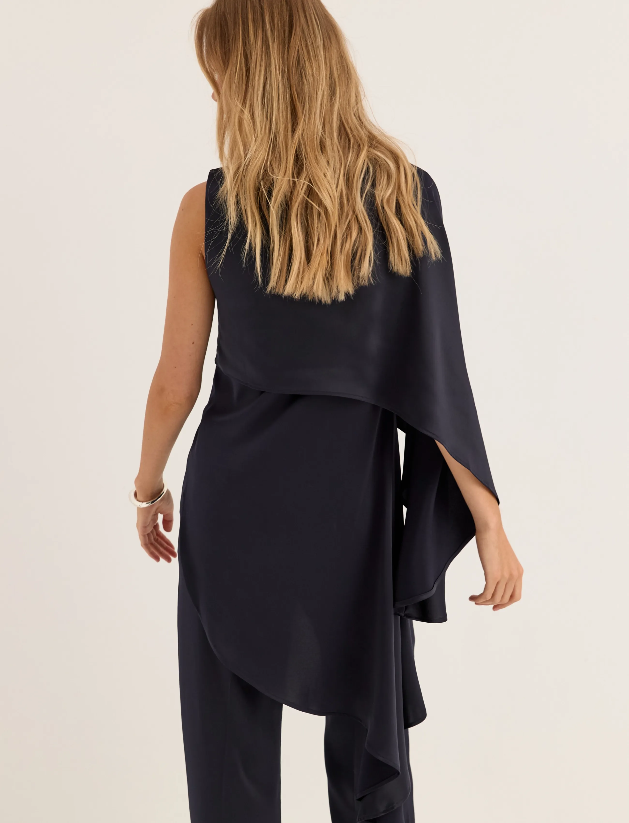 BUBBLEROOM Asymmetric One Shoulder Satin Top toppar dam – bild 5