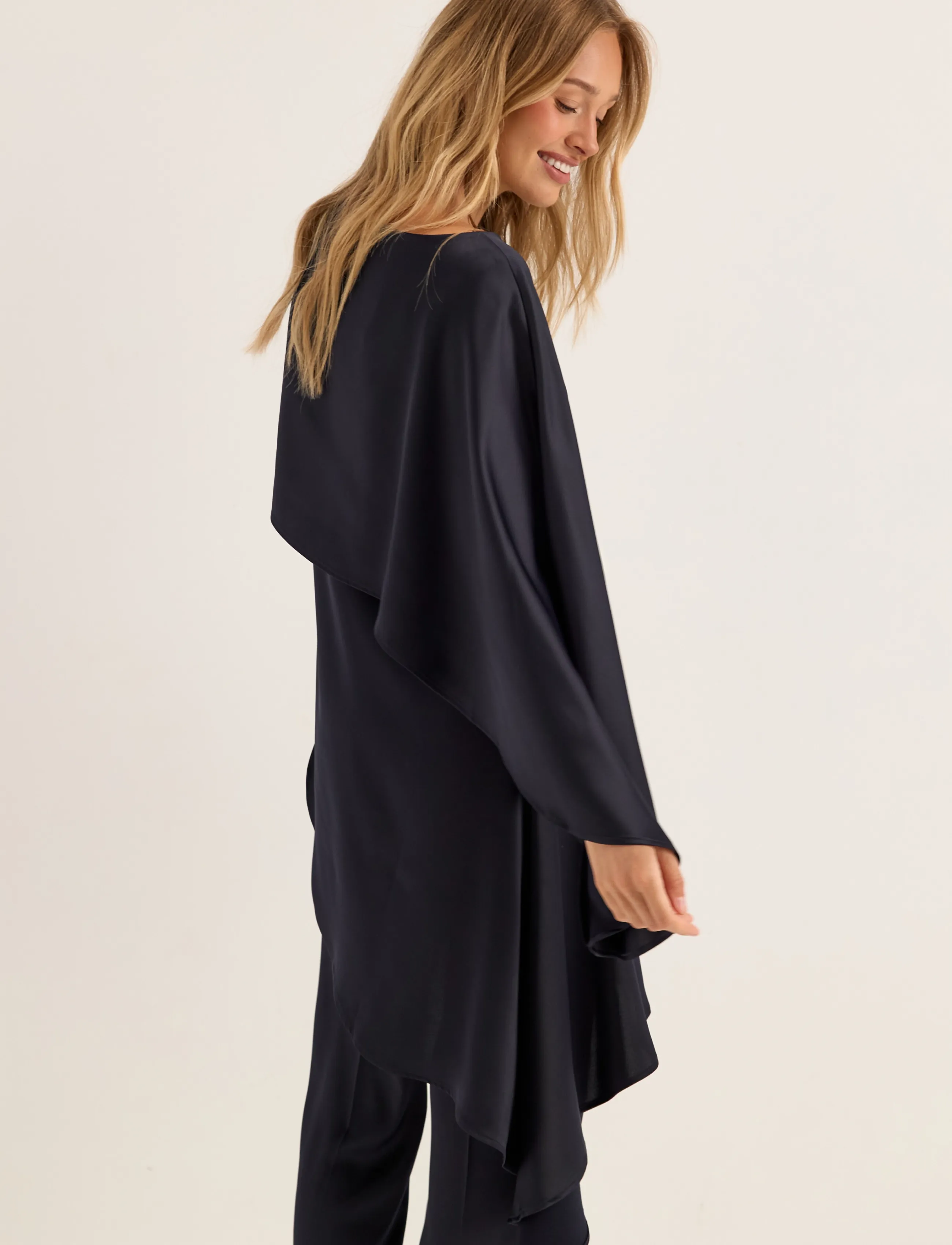 BUBBLEROOM Asymmetric One Shoulder Satin Top toppar dam – bild 6