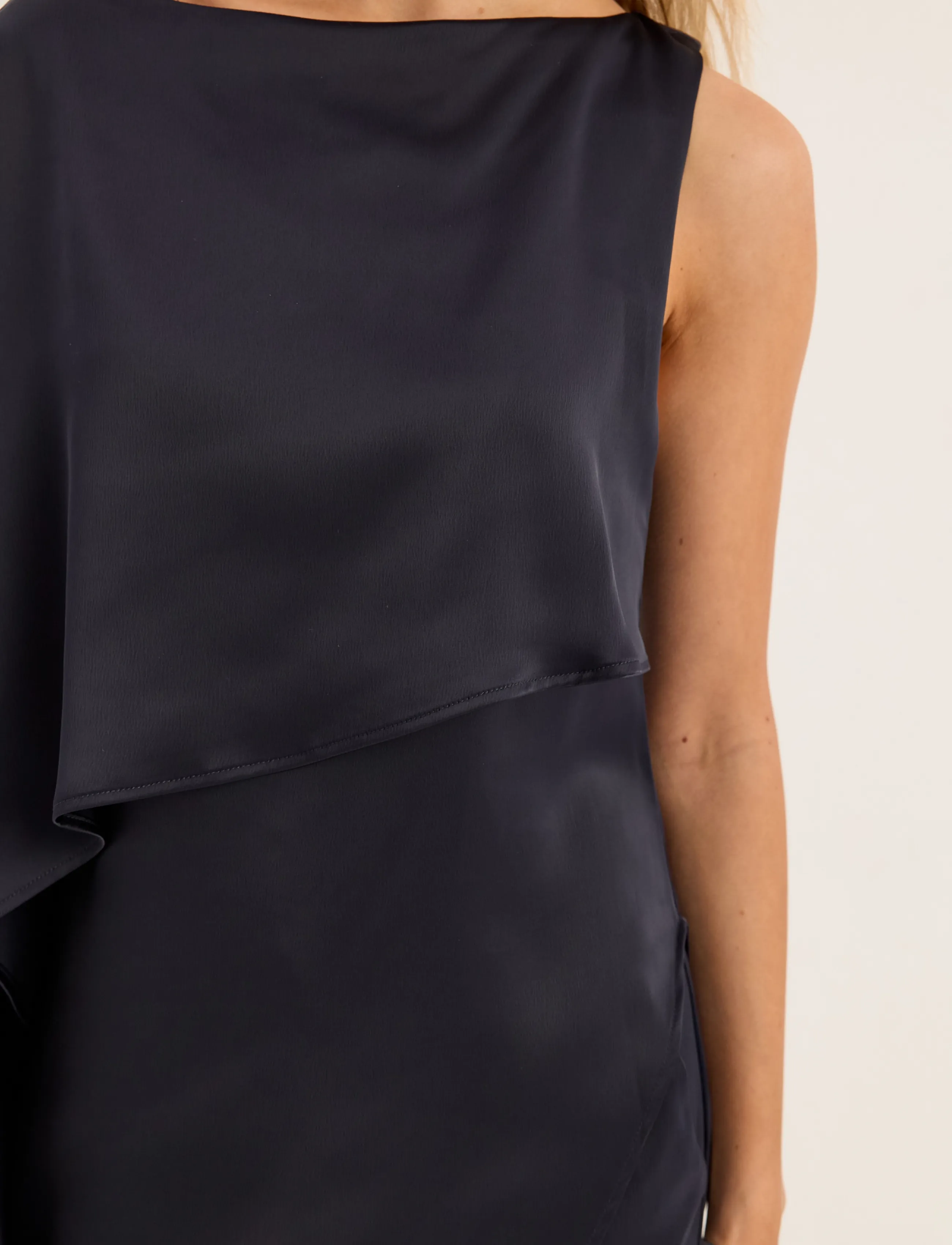BUBBLEROOM Asymmetric One Shoulder Satin Top toppar dam – bild 7