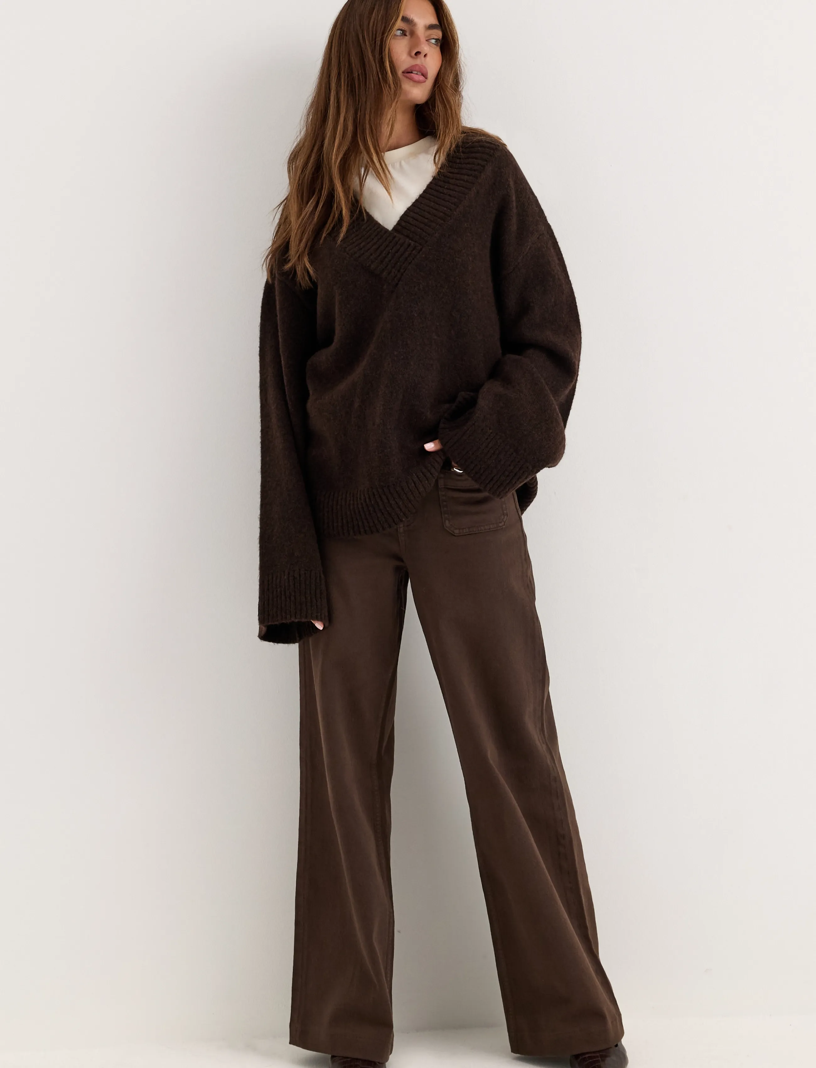 Bubbleroom - Knitted V-neck Sweater - kampsunid - dark brown - 5