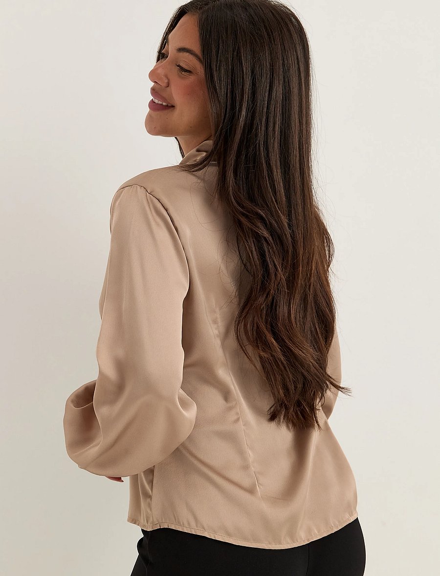 Bubbleroom - Pleated Satin Blouse - langärmelige blusen - light nougat - 3