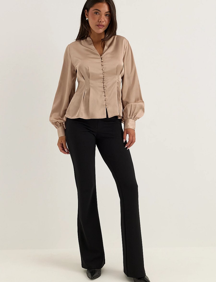 Bubbleroom - Pleated Satin Blouse - langärmelige blusen - light nougat - 4