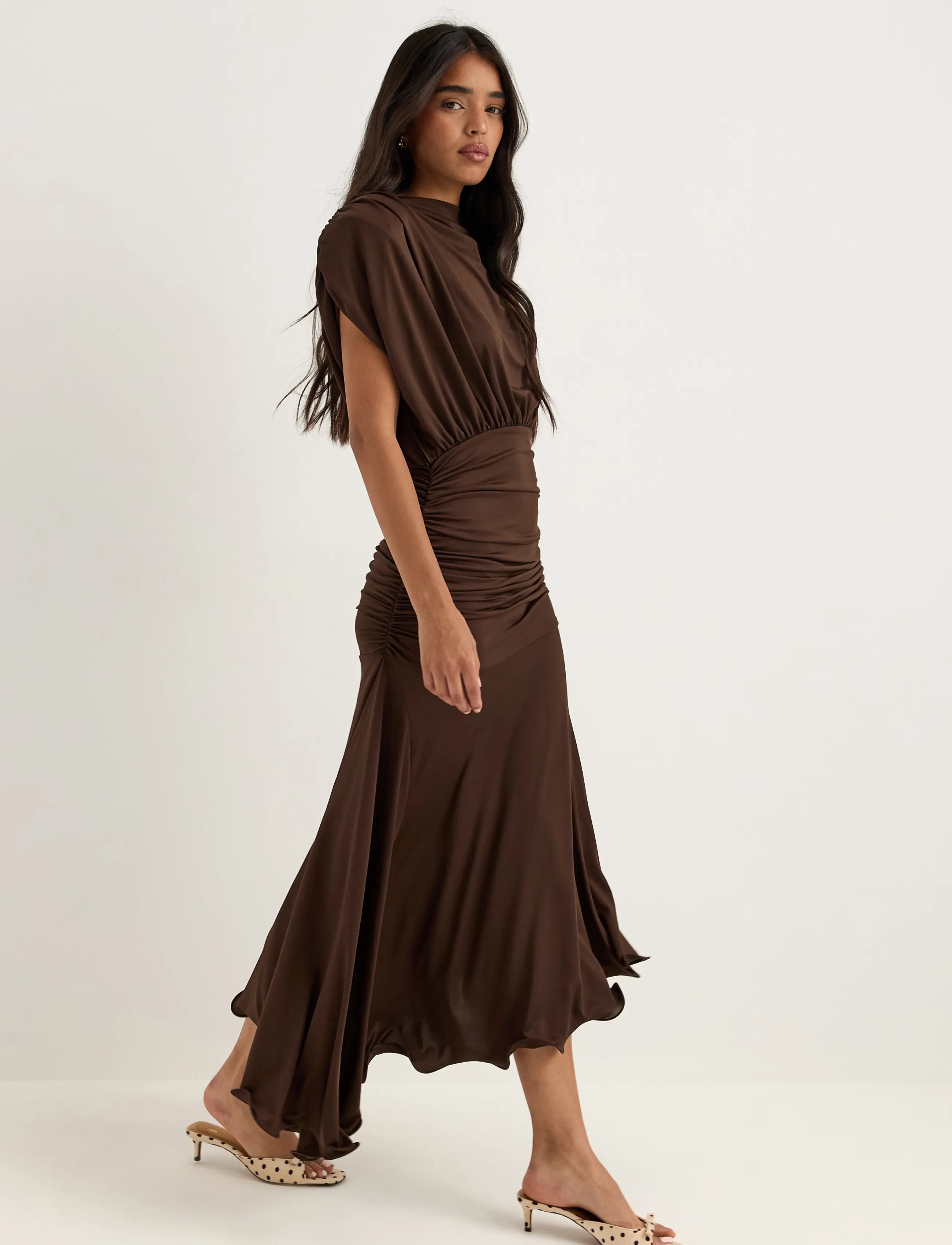 Bubbleroom - Asymmetric Flounce Soft Dress - strikkjoler - dark brown - 3