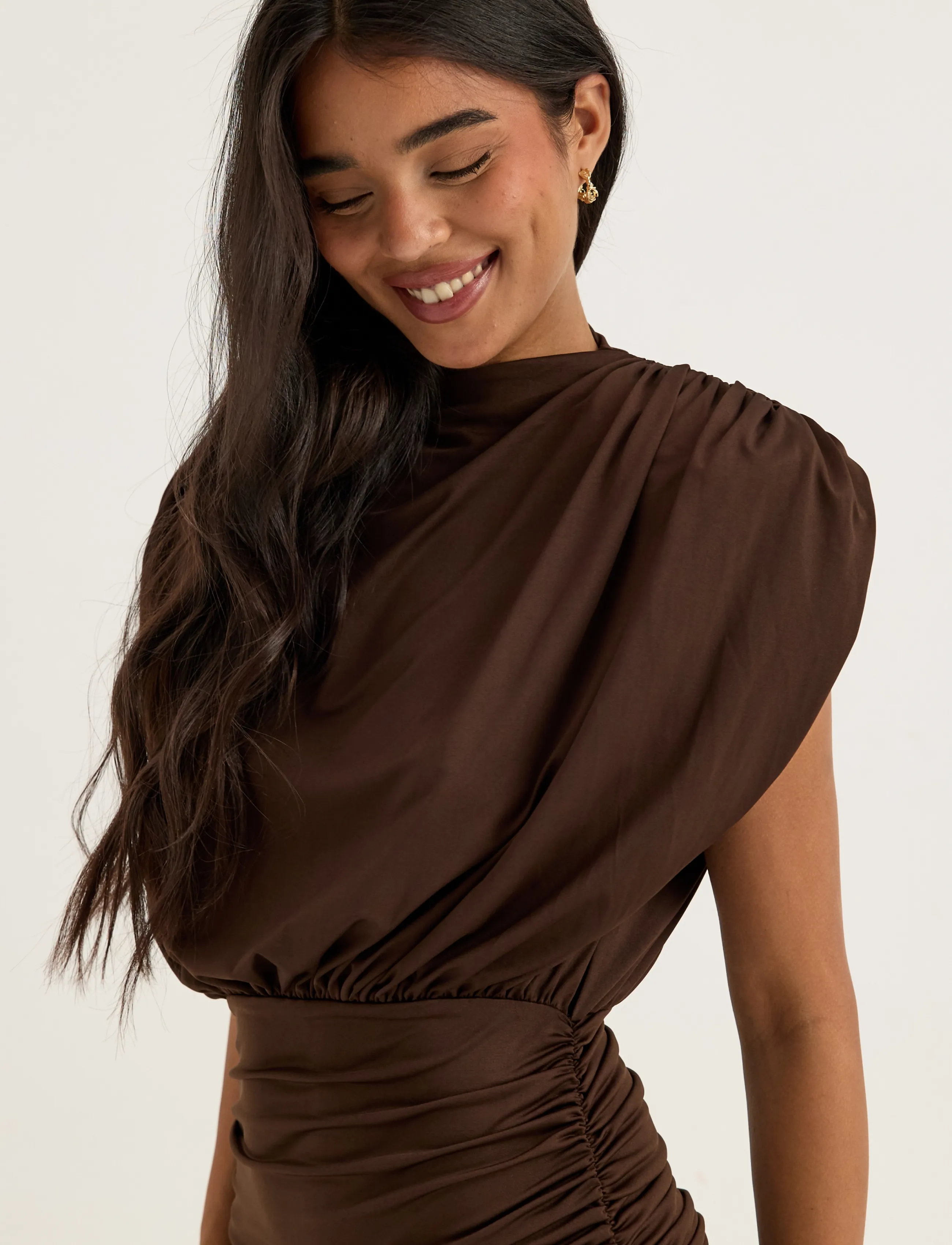 Bubbleroom - Asymmetric Flounce Soft Dress - strikkjoler - dark brown - 5