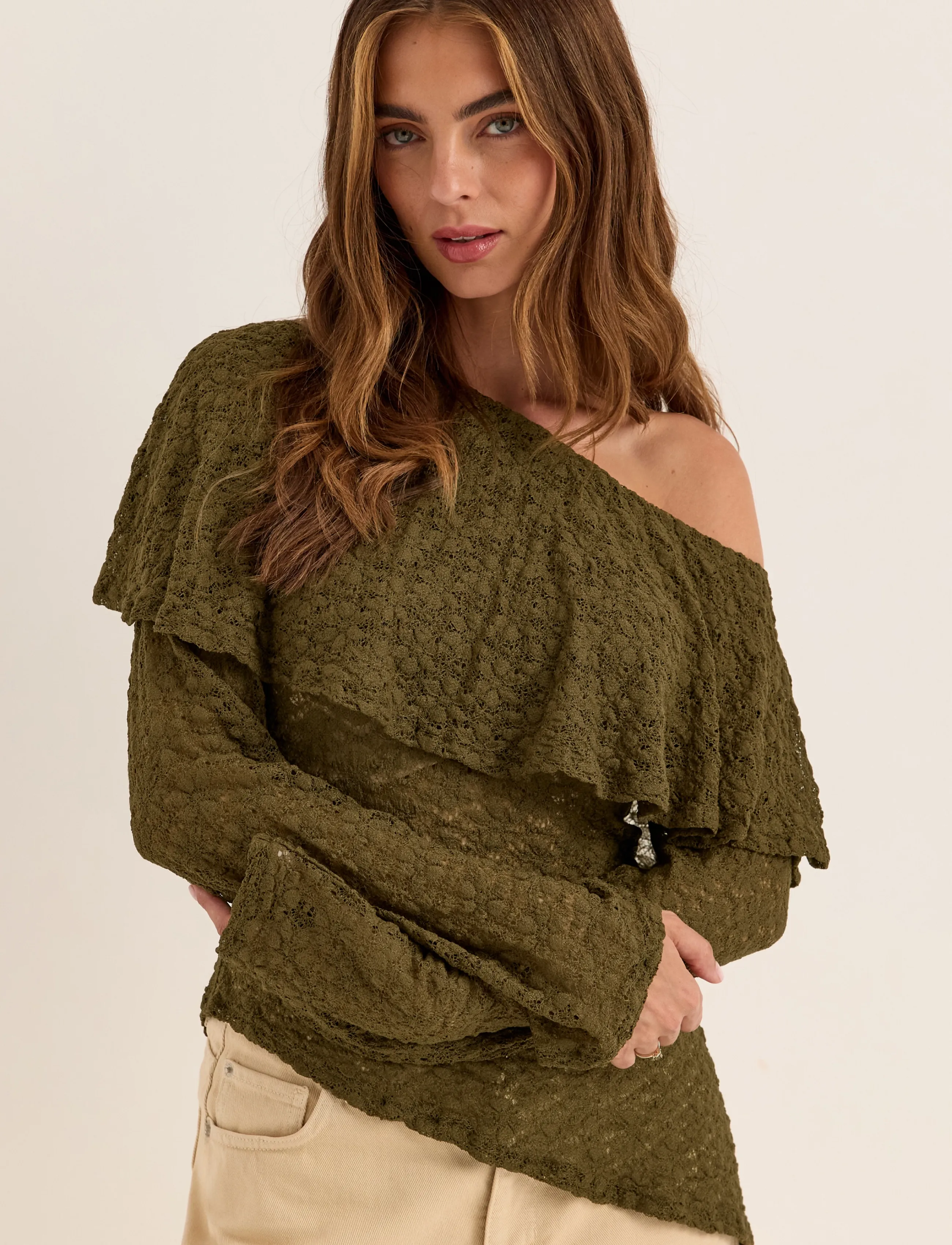 Bubbleroom - Saga Asymmetric Lace Top - langärmlige tops - olive green - 5
