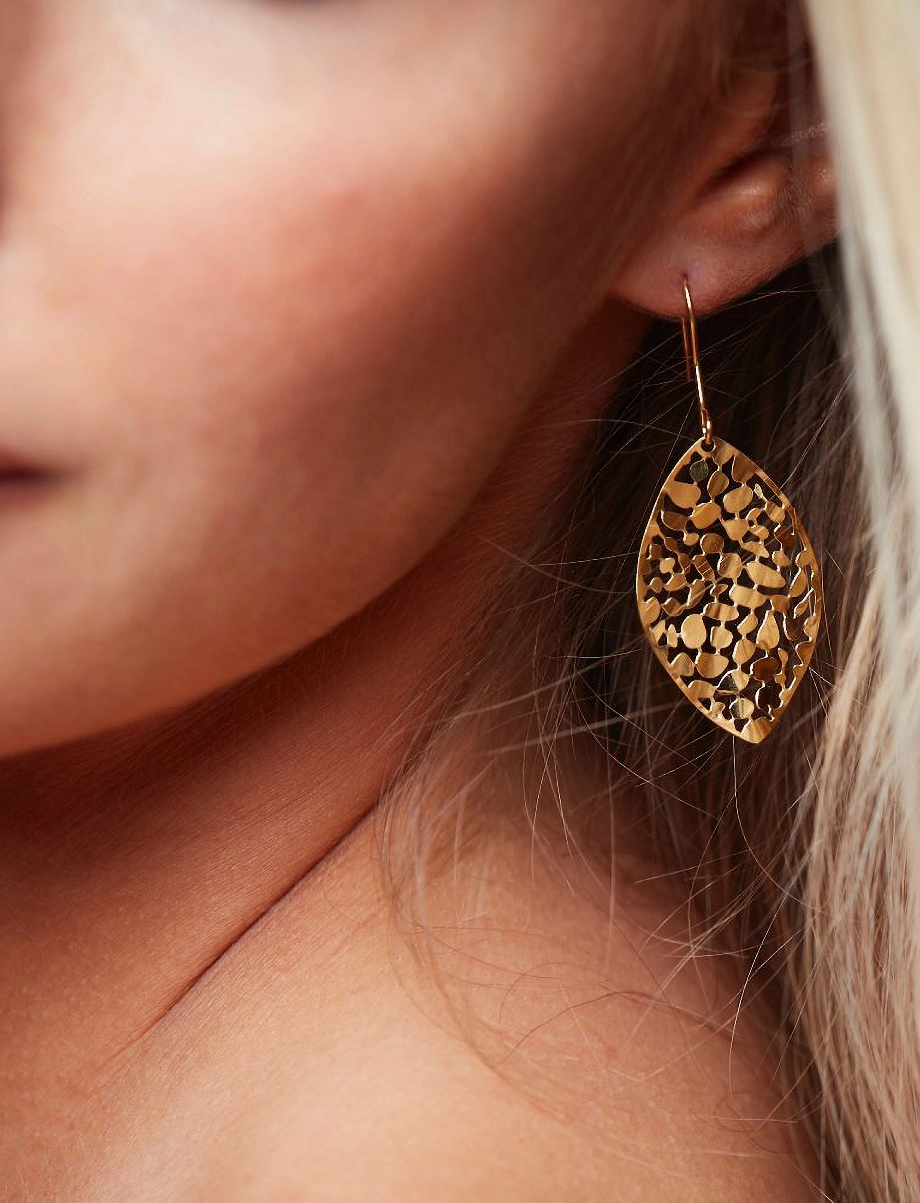 Bud To Rose Leaf Small Earring, One Size, Earrings, Gold - Pendants Frauen