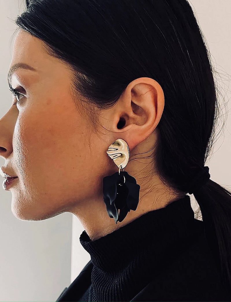 Bud to rose Paloma Earring Black/gold (BTR2342001) Pendant