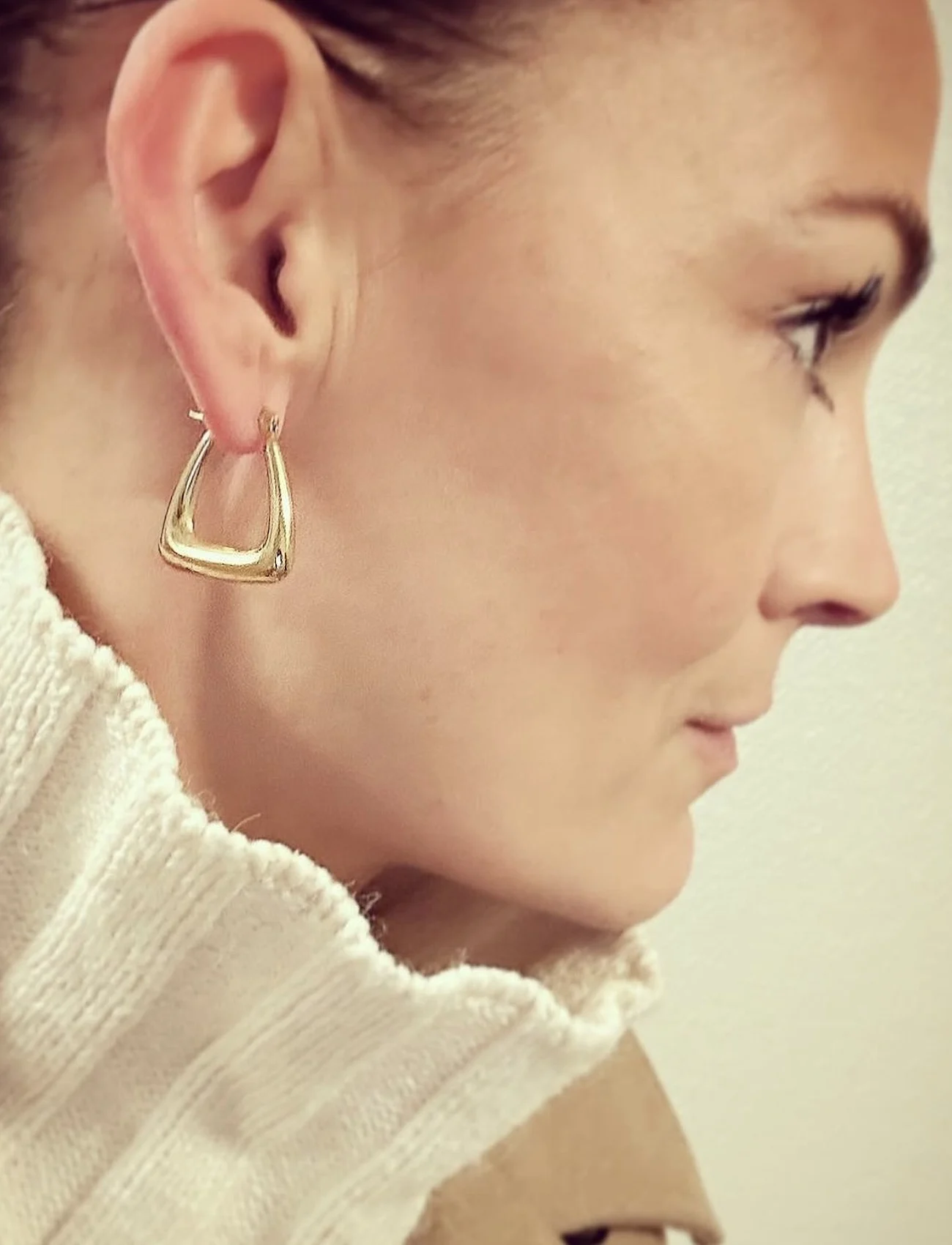 Bud to rose - Bowie Earring - creoler & hoops - gold - 1