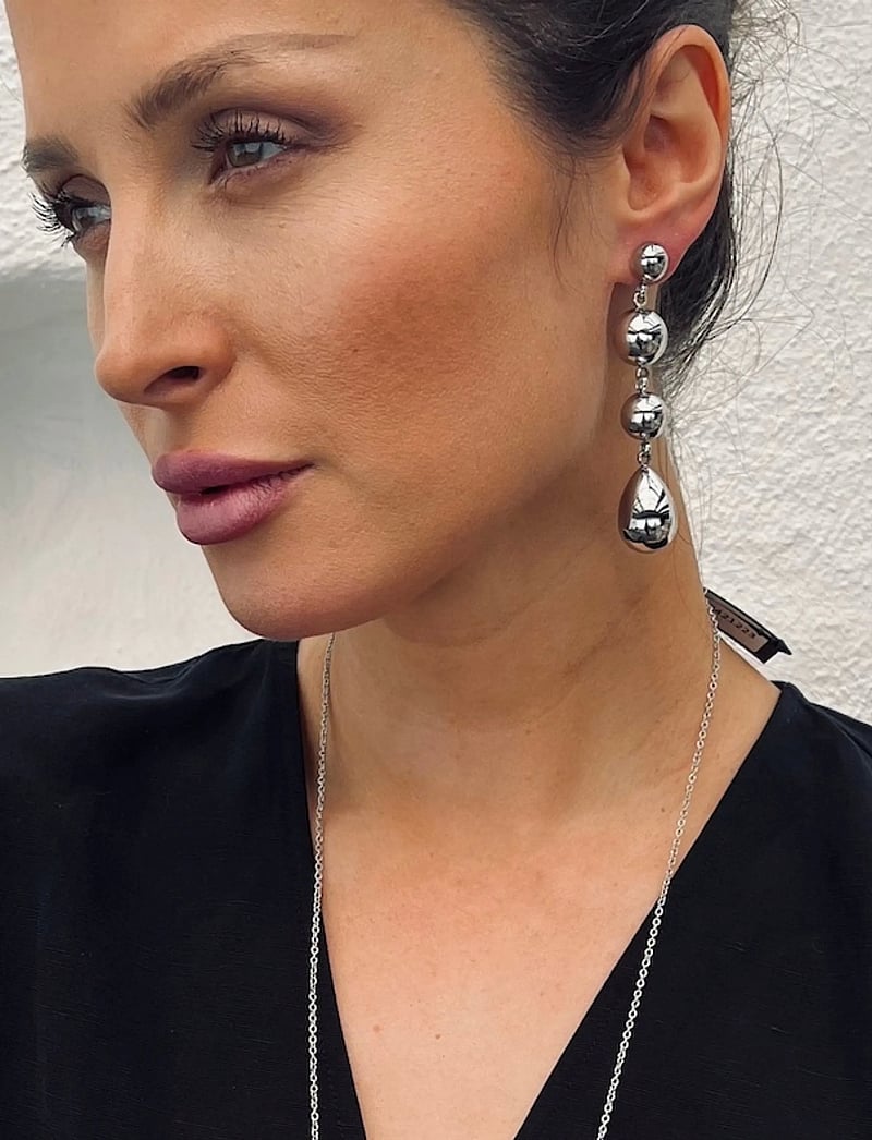 Bud to rose - Long Drop Earring Silver - statement-ohrringe - silver - 0