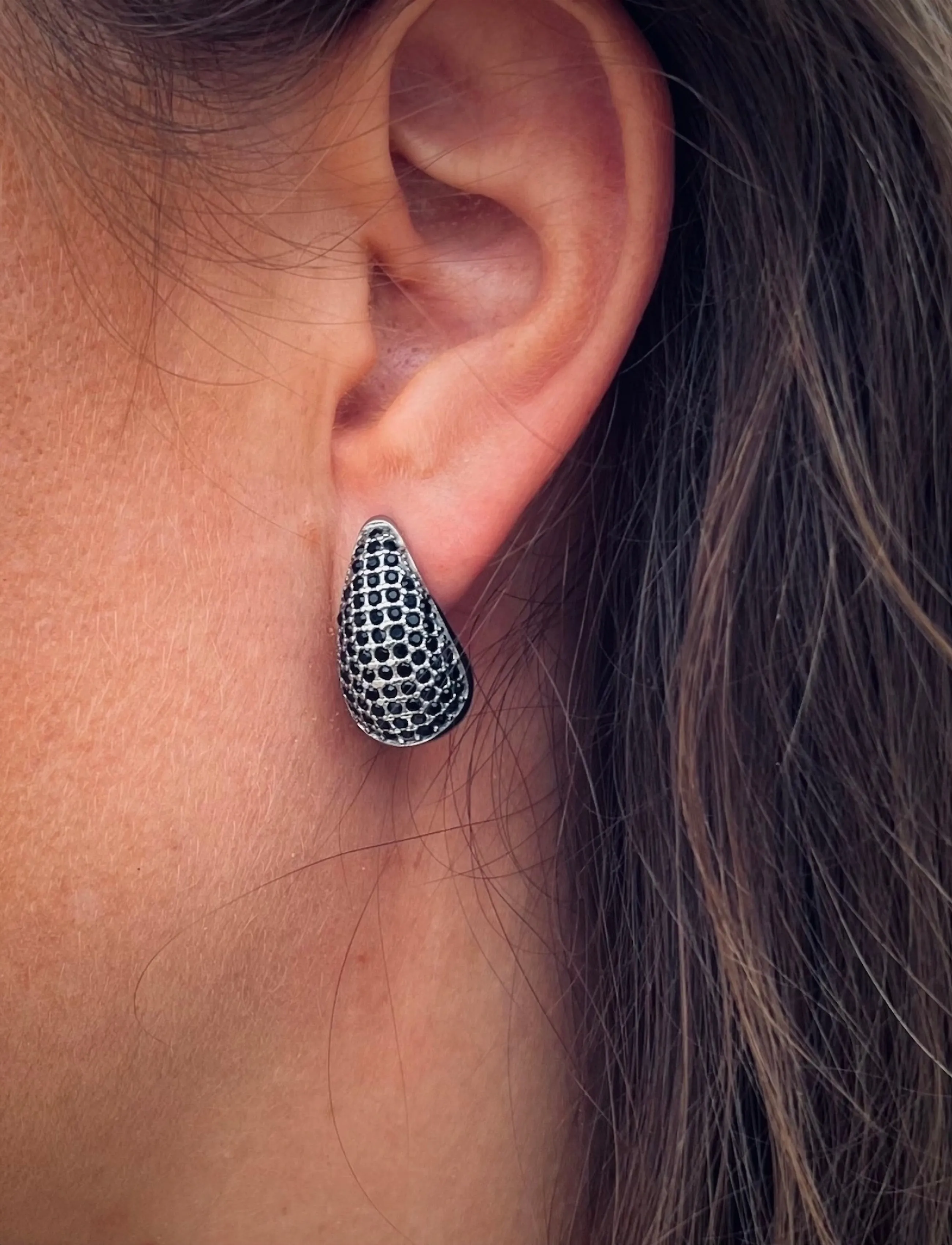 Bud To Rose Drop Crystal Stud Earring Black/Silver, One Size, Earrings, Silber - Statement Frauen