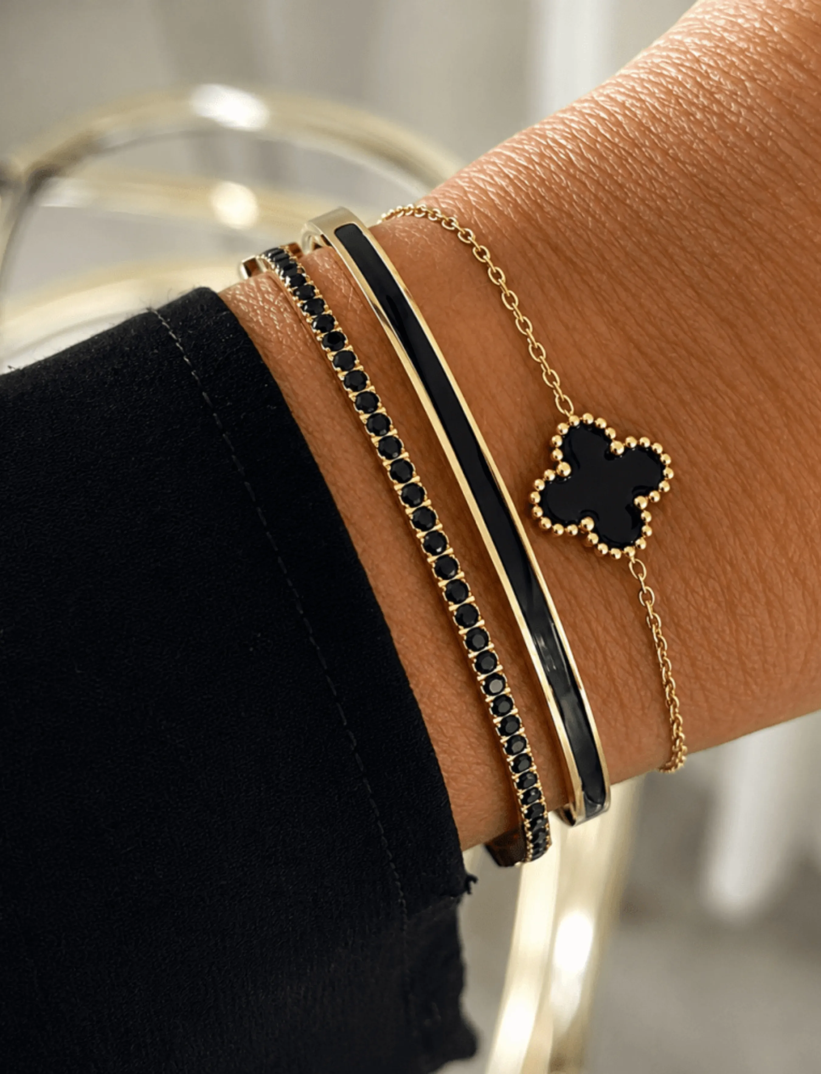 Bud To Rose - Clover Enamel Bracelet Black/Gold - kedjearmband - gold - 2