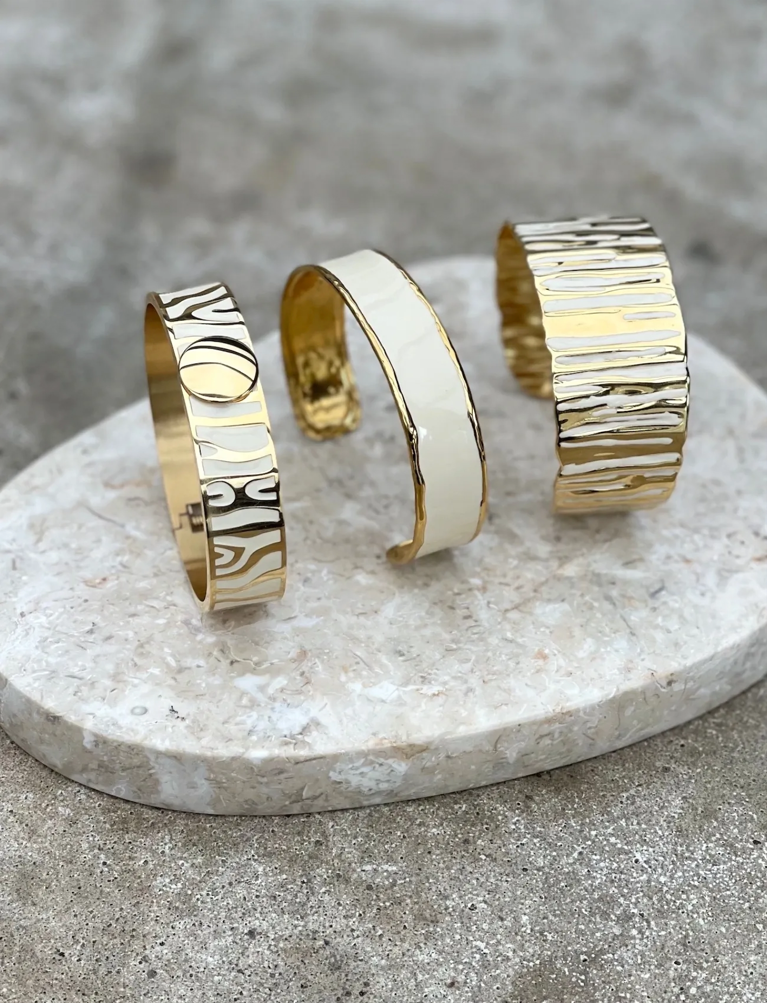 Bud to rose - Blake Enamel Bangle Ivory/Gold - ivory/gold - 2