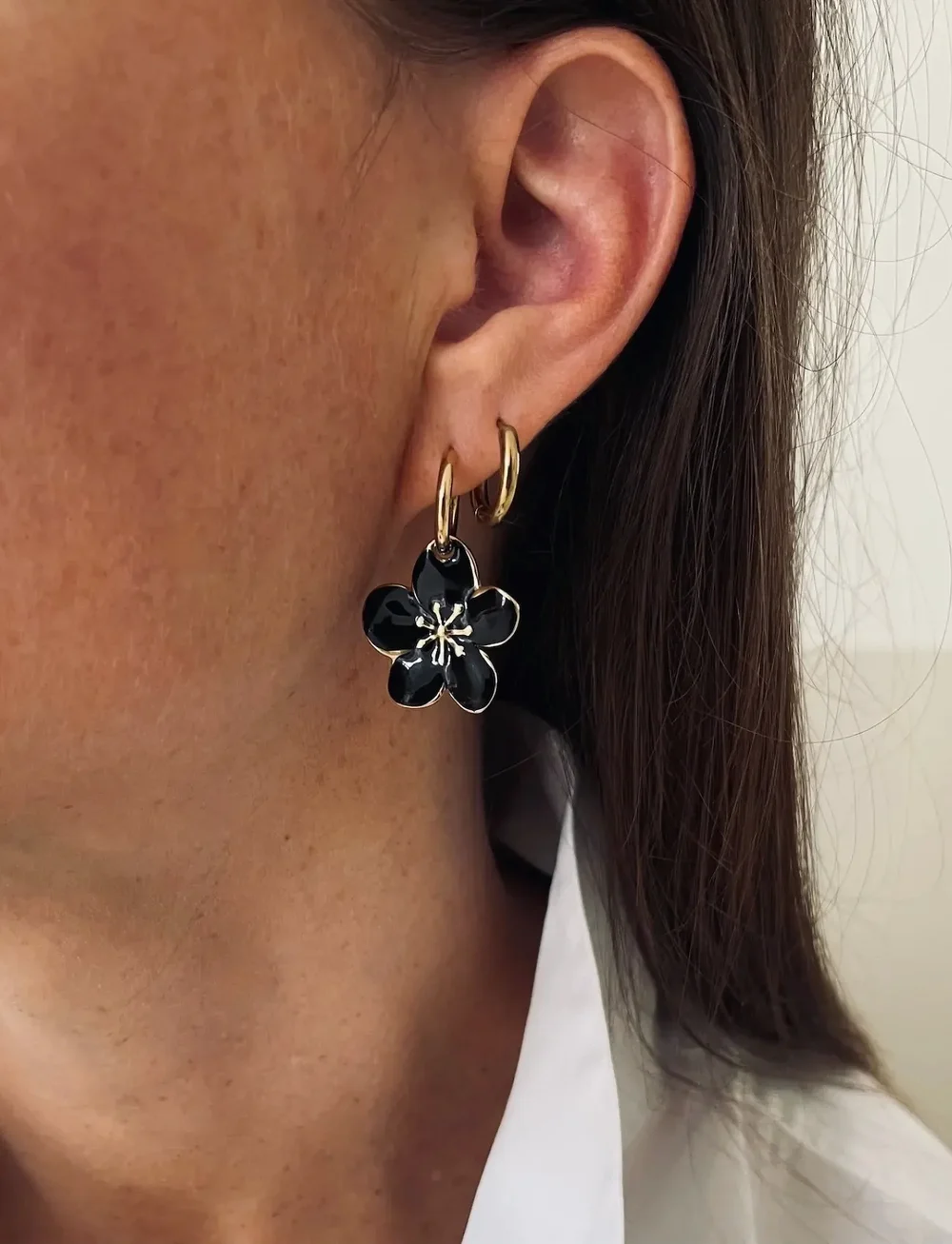 Bud to rose - Calista Enamel Earring Black/Gold - ohrhänger - gold - 0