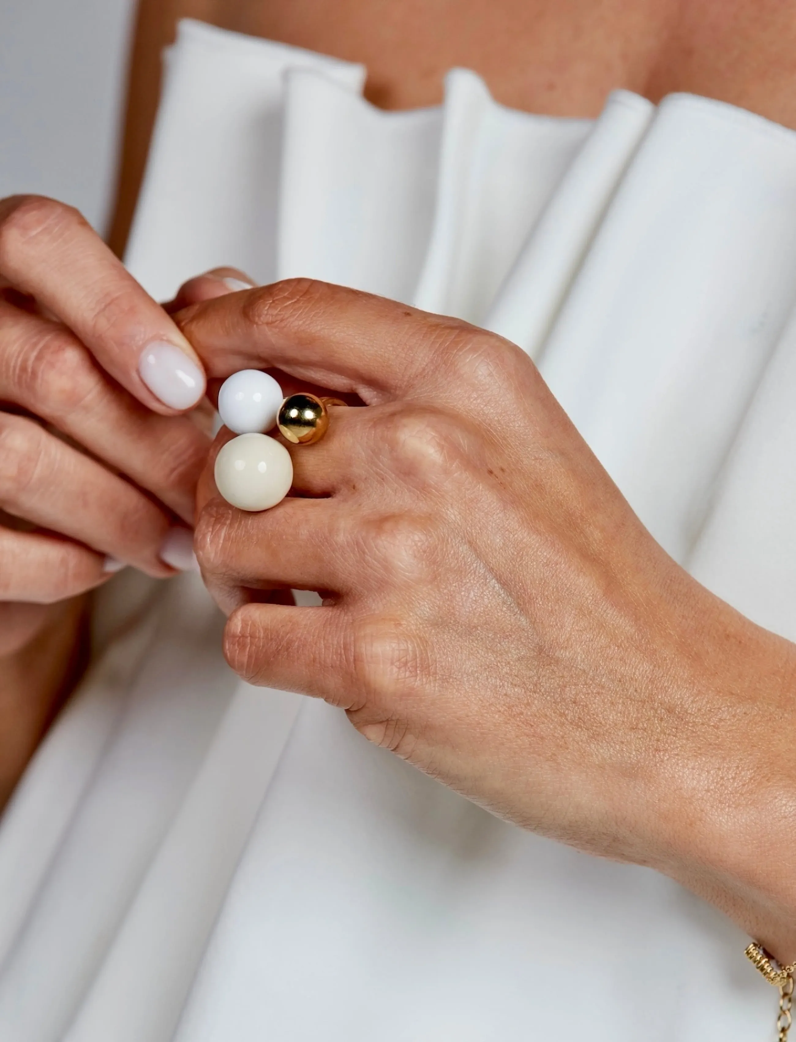 Bud To Rose Brea Enamel Large Ring Ivory/White/Gold, One Size, Jewellery, Gold - Rings, Frauen