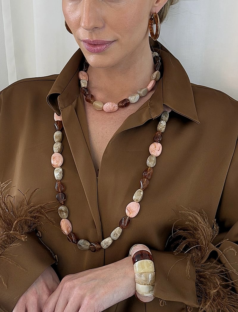 Bud to rose - Prisma Resin Necklace Pink/Brown - statementhalsband - pink/brown - 0
