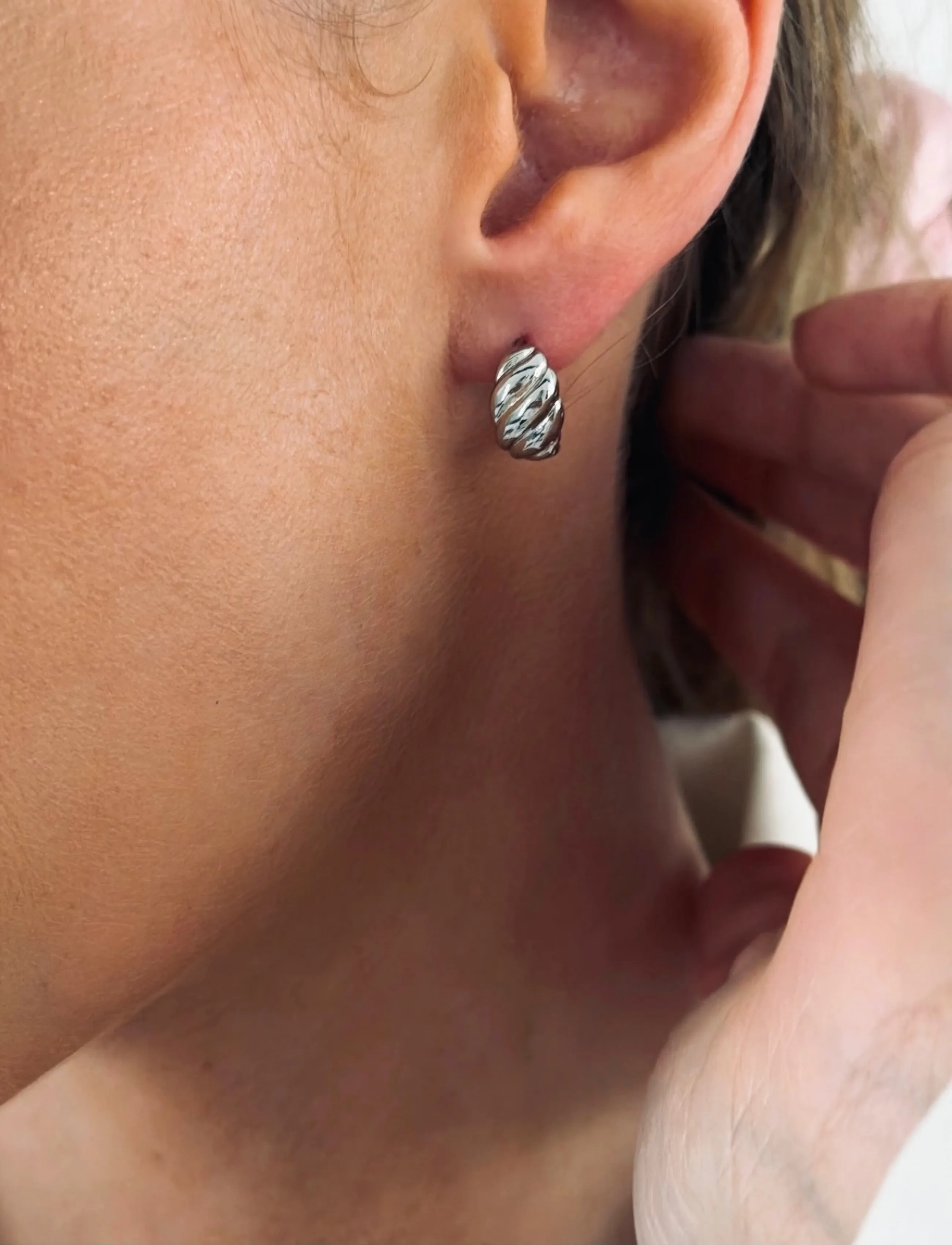 Bud To Rose Gem Earring Silver, One Size, Earrings, Silber - Hoops, Frauen