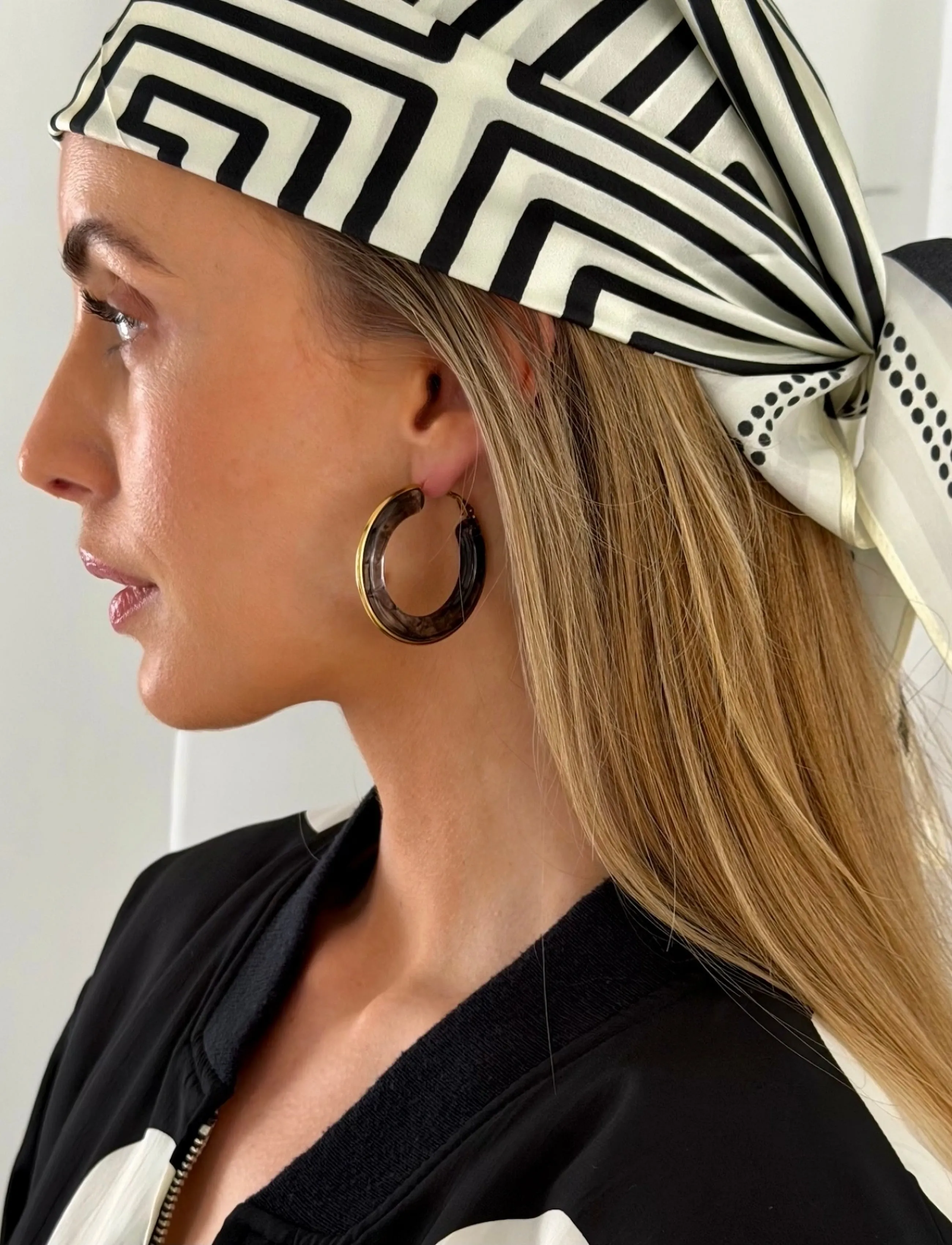 Bud To Rose Halo Resin Earring Black, One Size, Earrings, Schwarz - Hoops, Frauen