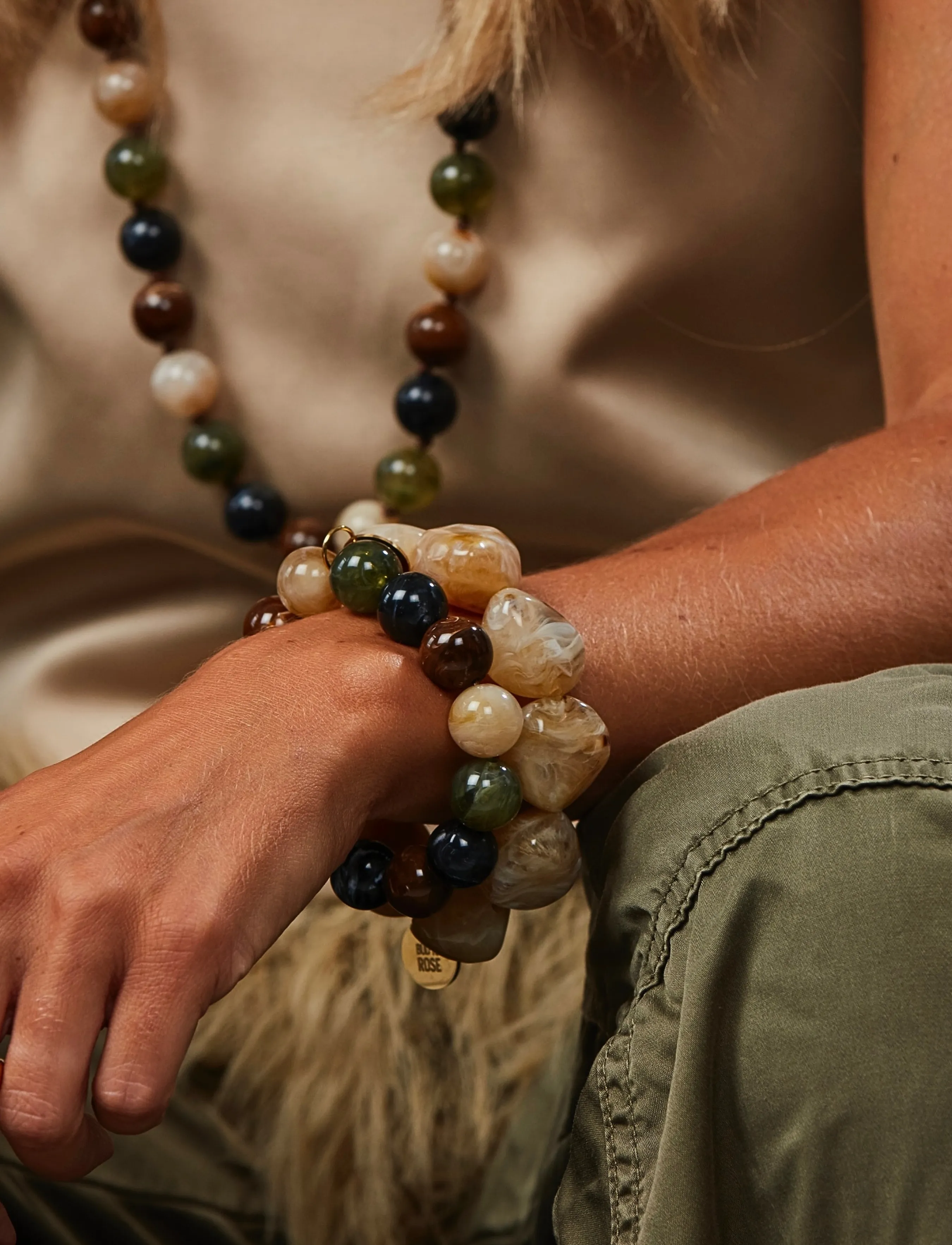 Bud To Rose Velvet Resin Bracelet Green, One Size, Bracelets, Mehrfarbig/gemustert - Pearl Frauen