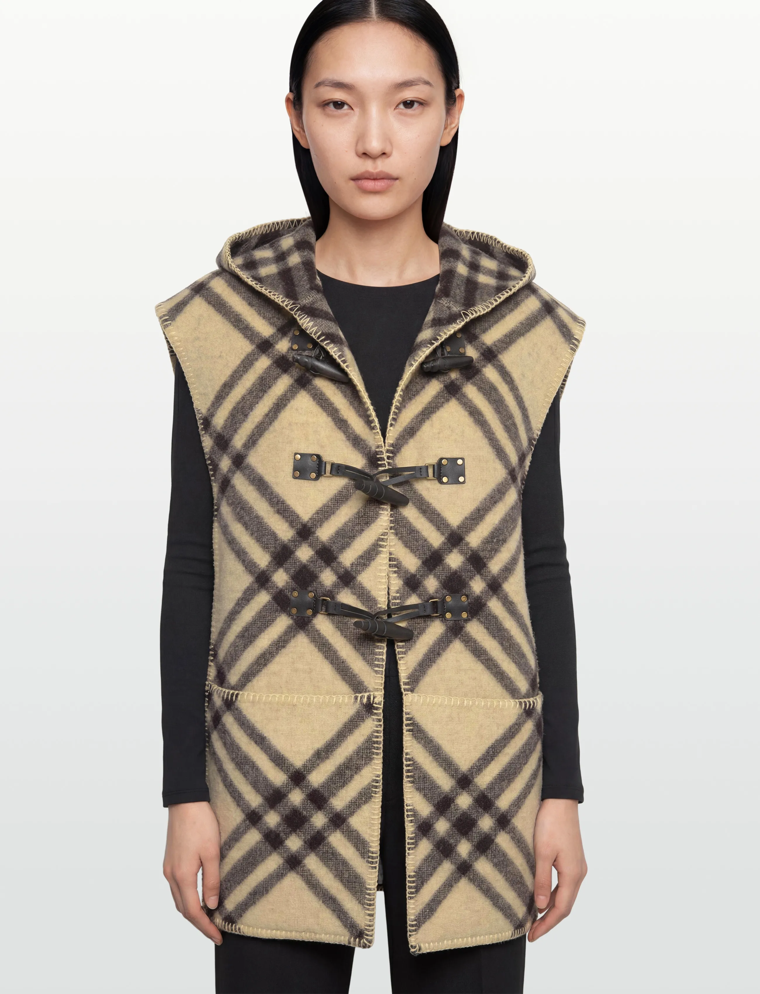 St Toggle Hooded Cape 2