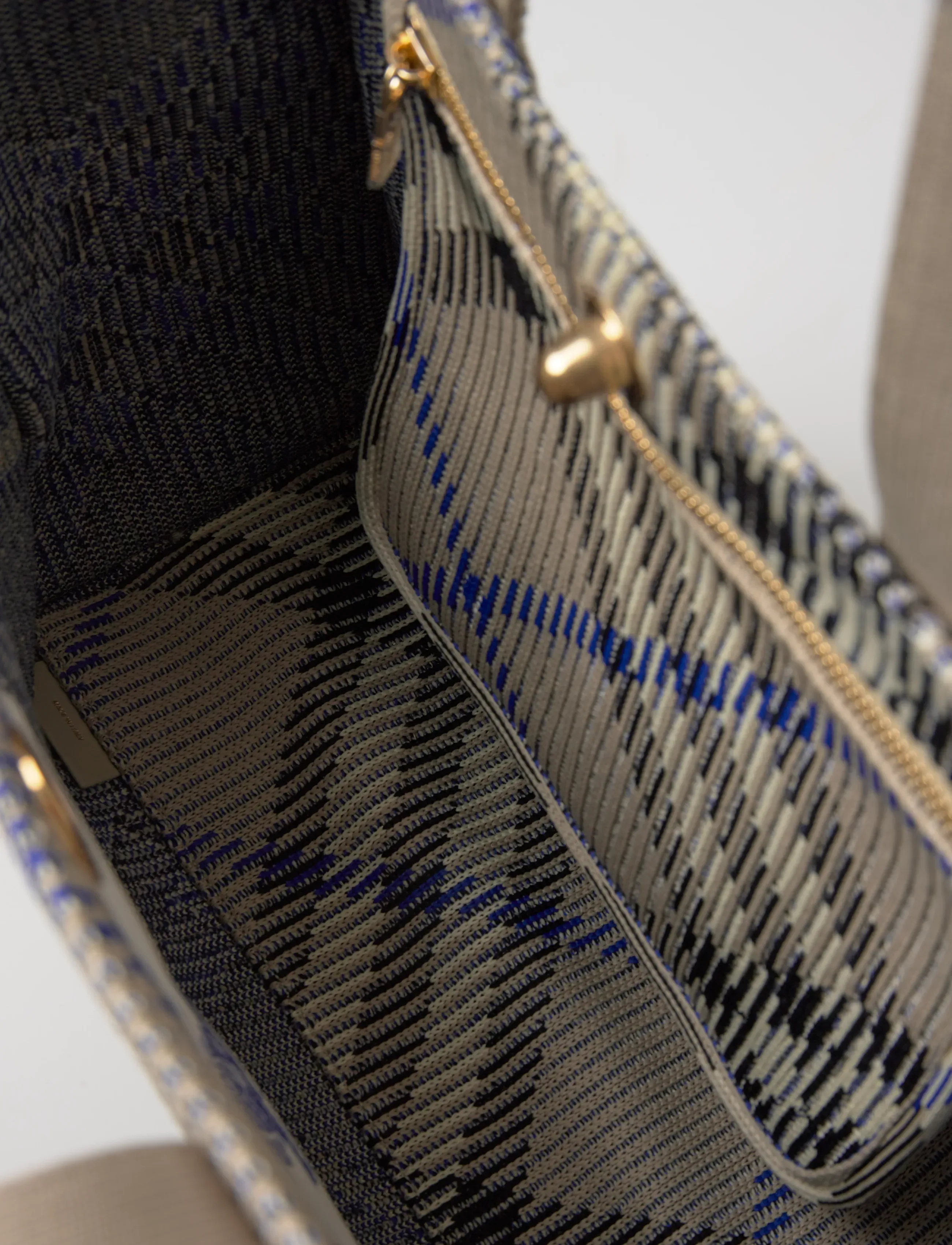 Burberry - LL SM KNIT TOTE CH4 - tote bags - lichen - 5