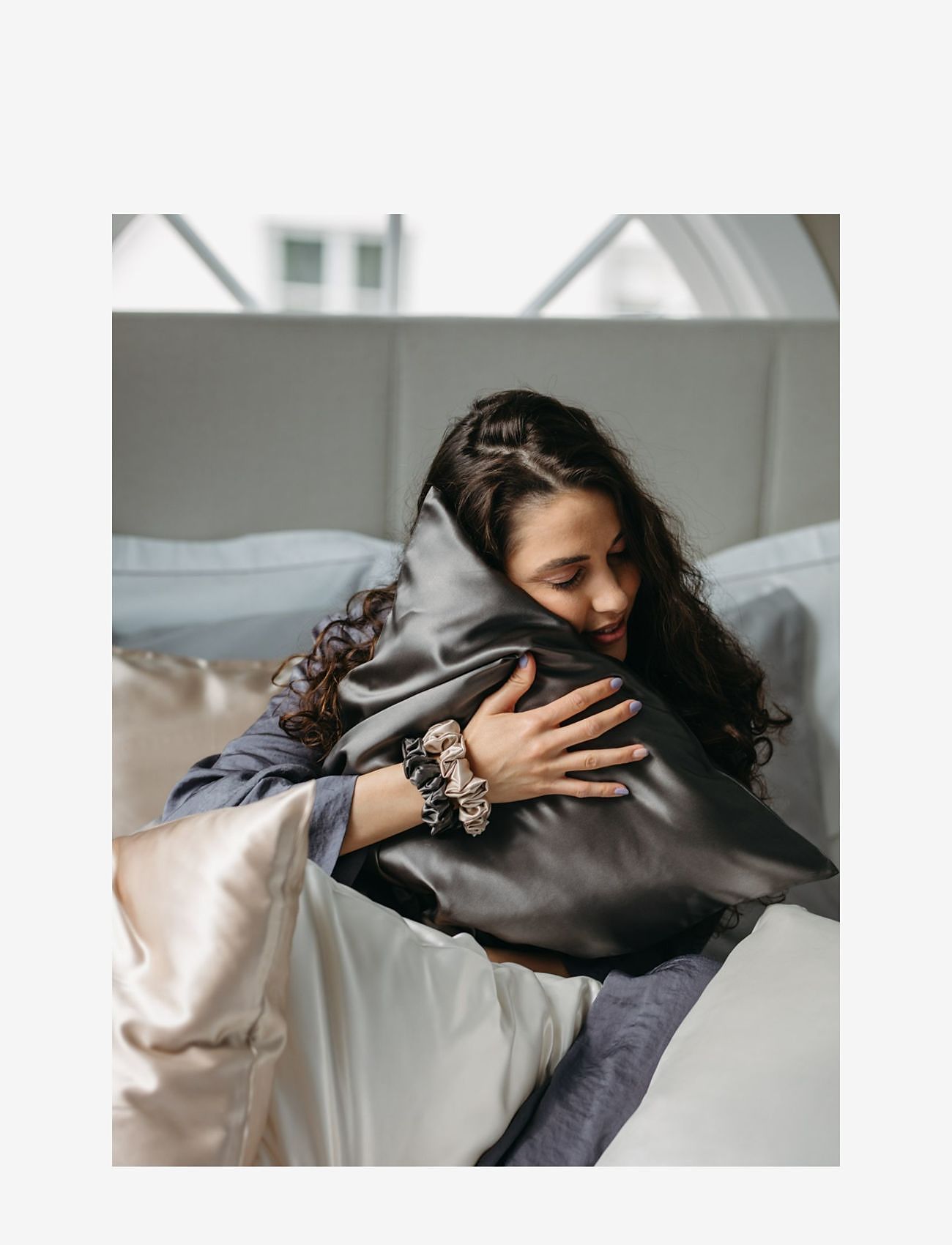 By Barb - Pure silk pillow case dark grey - pudebetræk - dark grey - 2