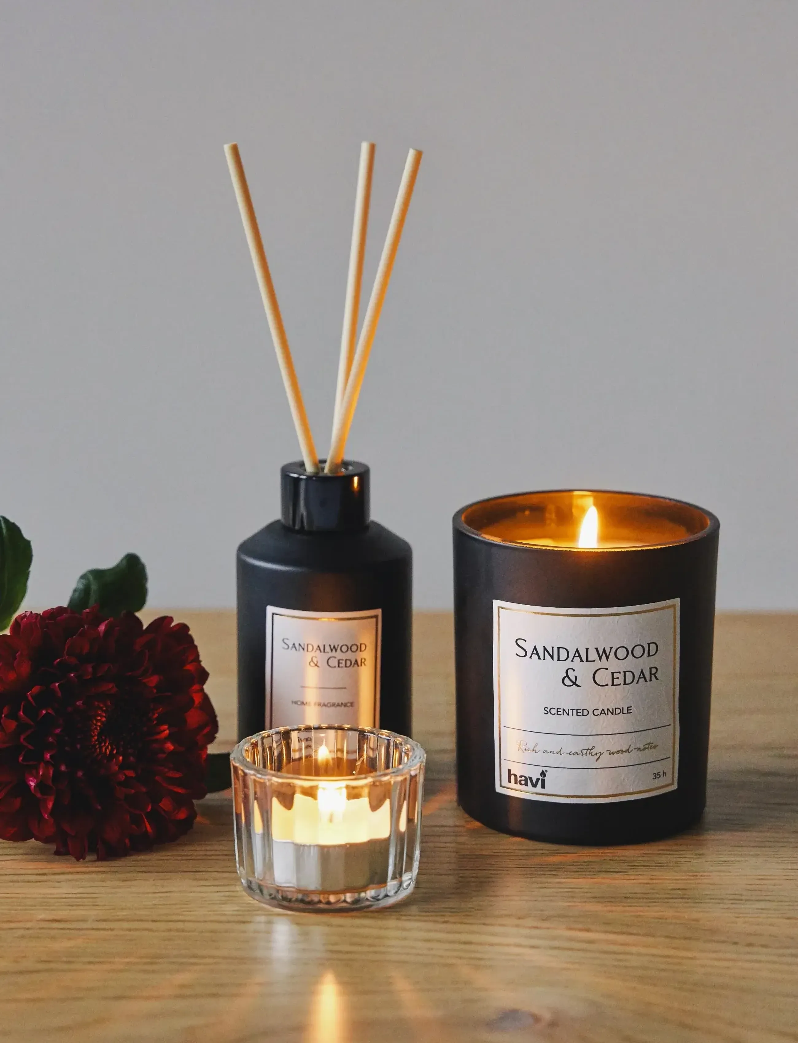 Havi Havi Sandalwood & Cedar Scented Candle, Ø 8X9 cm, Black, Hjem > Duftlys, Dame