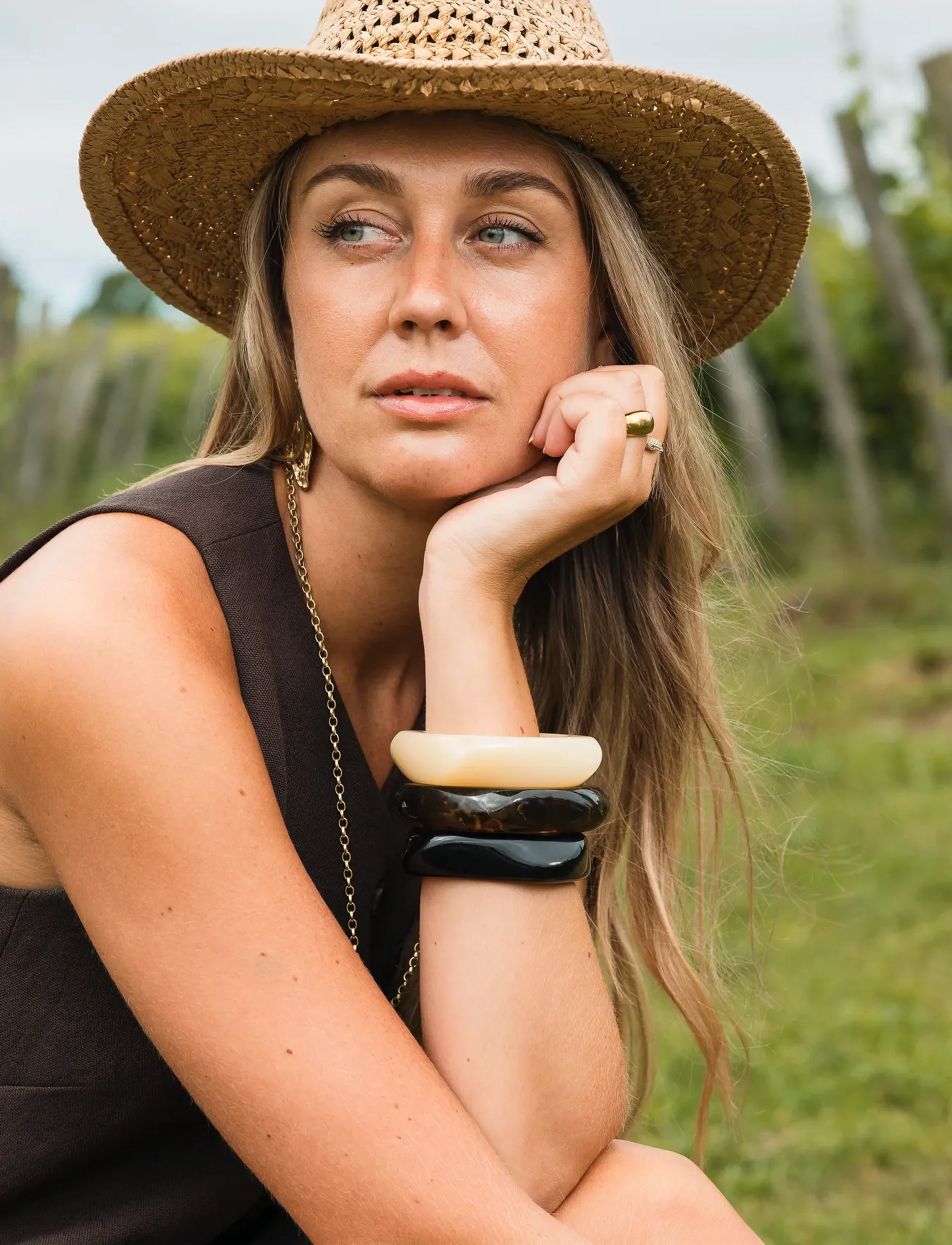 By Jolima Resin Bangle Large Brown, One Size, Bracelets, Schwarz - Bangles, Frauen