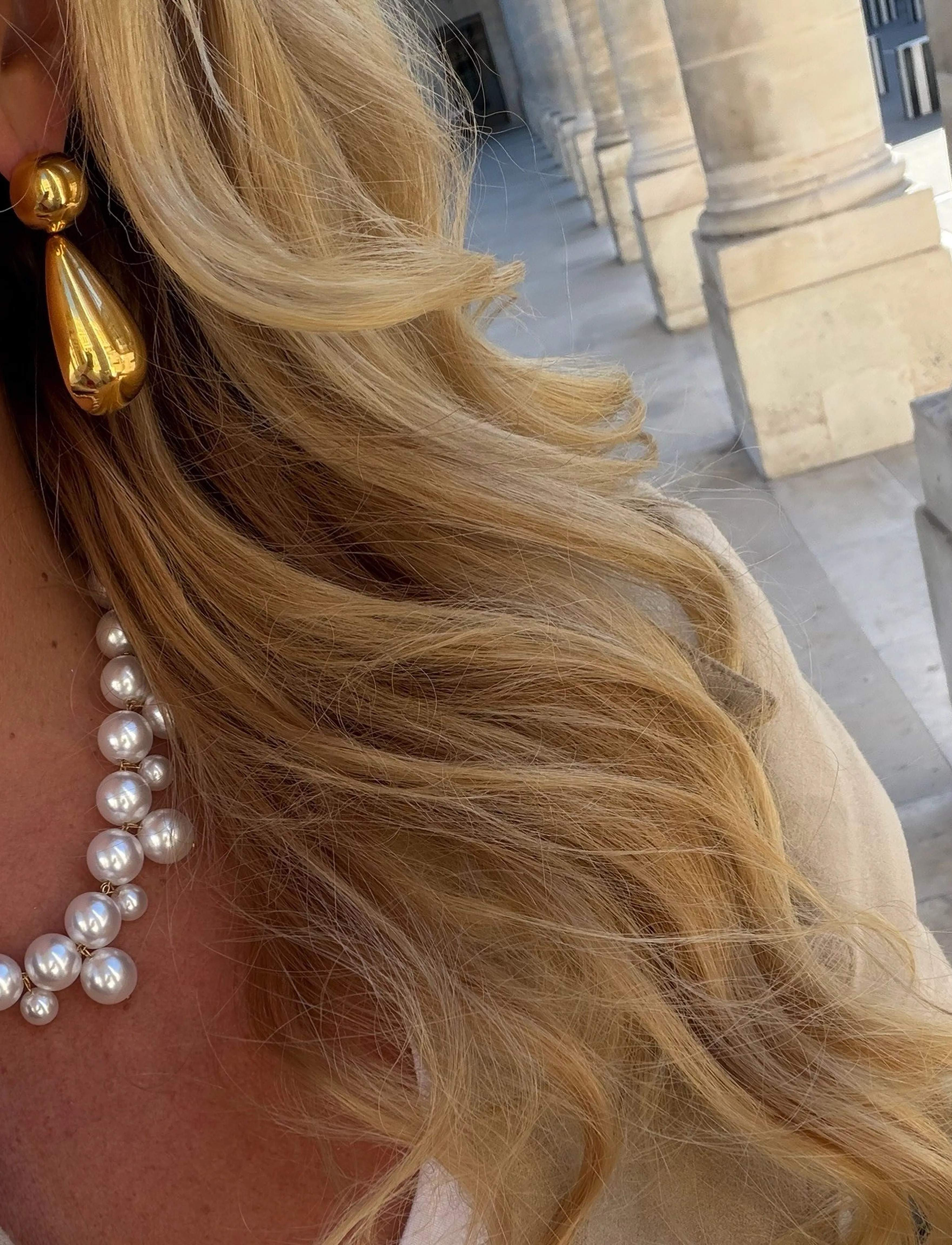 By Jolima - Cloud pearl necklace - perlekæder - gold - 3