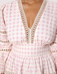 Malina - Inez dress - festklær til outlet-priser - french ditsy pink - 4