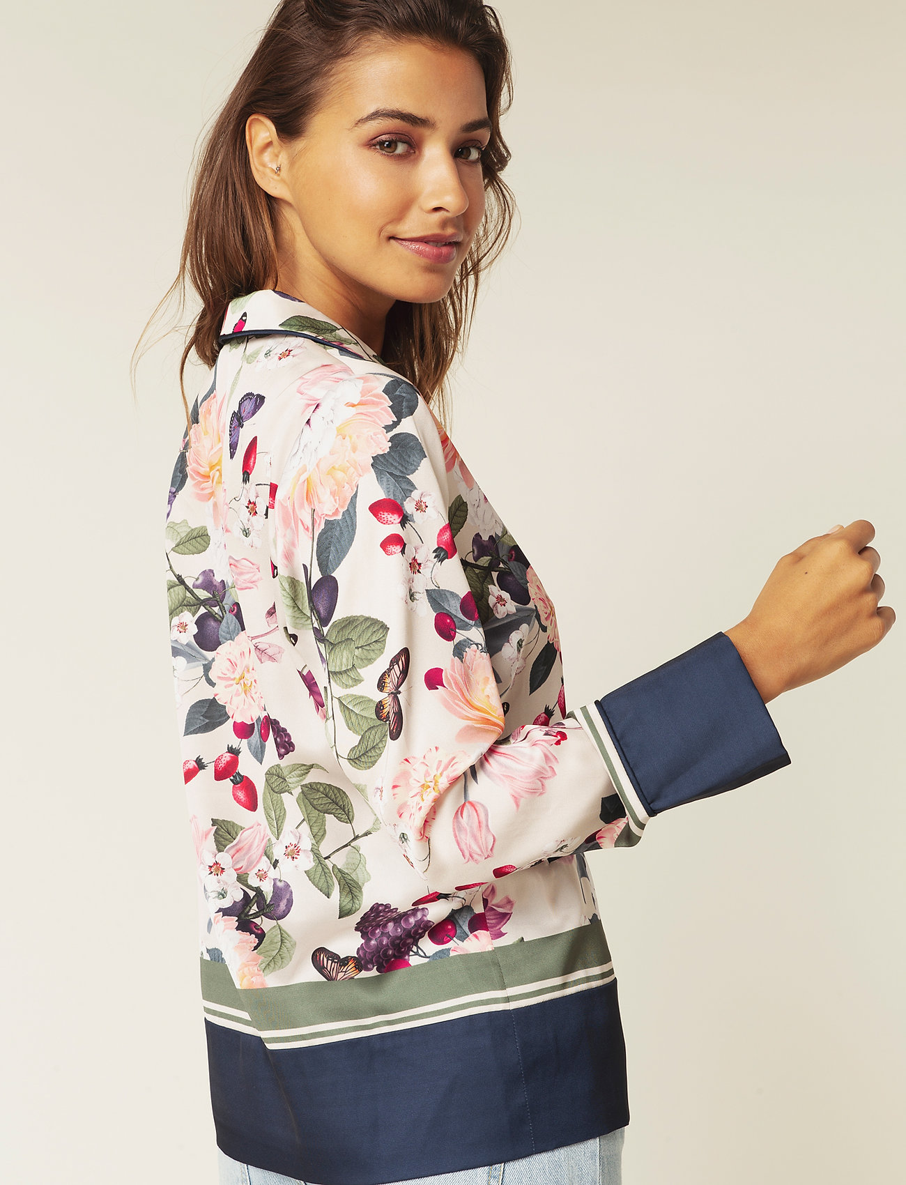 By Malina - Gia shirt - sandy blooms - 3