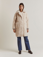 Malina - Aria Coat - fake fur jakker - light beige - 4
