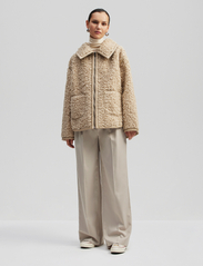 Malina - Miriam oversized faux fur jacket - tekoturkit - creme - 2