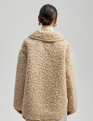 Malina - Miriam oversized faux fur jacket - tekoturkit - creme - 3