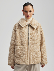 Malina - Miriam oversized faux fur jacket - fake fur jakker - creme - 4