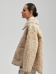 Malina - Miriam oversized faux fur jacket - tekoturkit - creme - 5