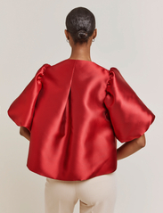 Malina - Cleo pouf sleeve blouse - kurzämlige blusen - berry red - 4