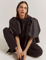 Malina - Cleo pouf sleeve blouse - kortærmede bluser - black - 3