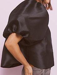 Malina - Cleo pouf sleeve blouse - kortærmede bluser - black - 4