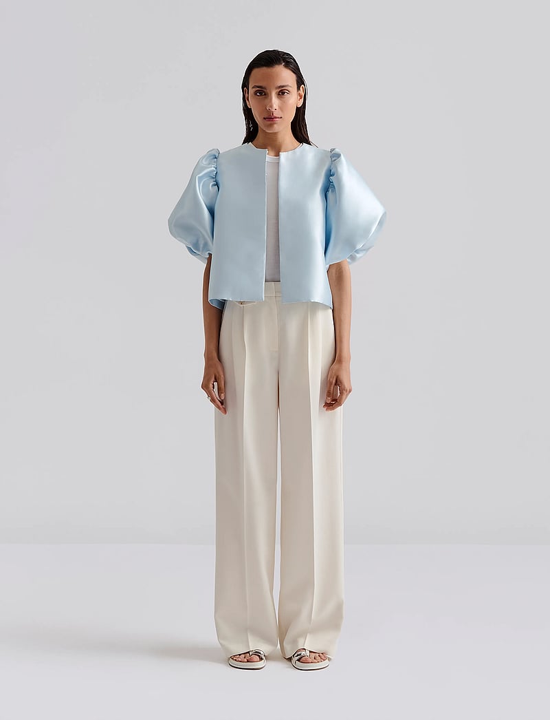 Malina - Cleo Pouf Sleeve blouse - kurzämlige blusen - ice blue - 0