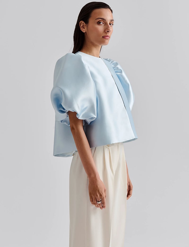 Malina - Cleo Pouf Sleeve blouse - kurzämlige blusen - ice blue - 5