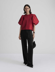 Malina - Cleo pouf sleeve blouse - kortärmade blusar - red - 2