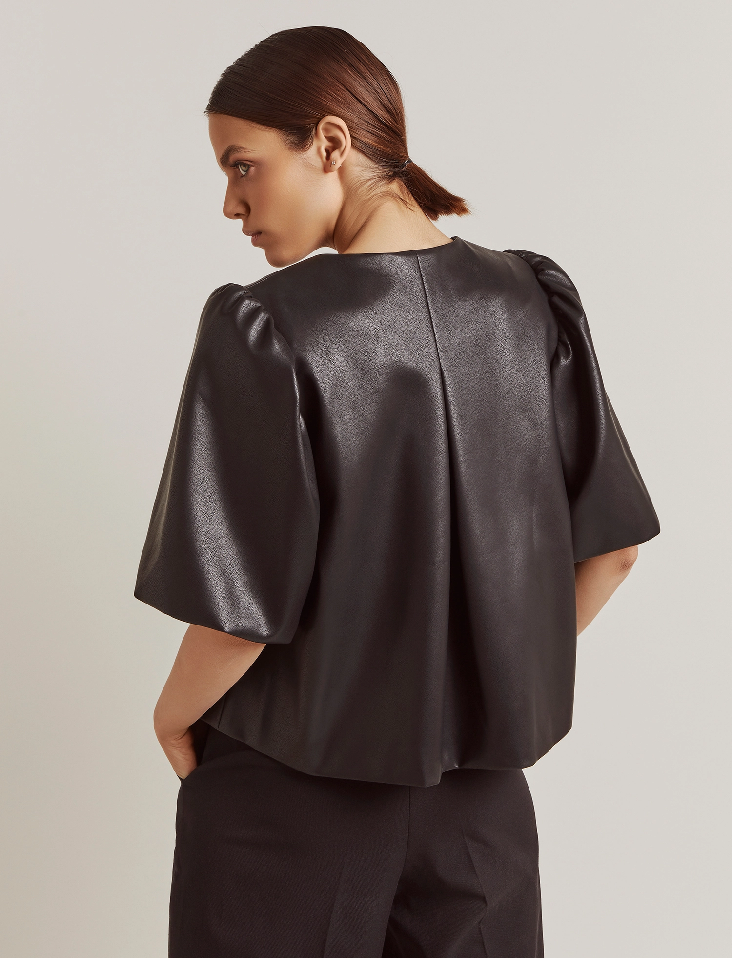 Malina - Cleo Blouse - kortærmede bluser - vegan leather black - 3