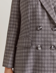 Malina - Sandy blazer - odzież imprezowa w cenach outletowych - ash check - 4
